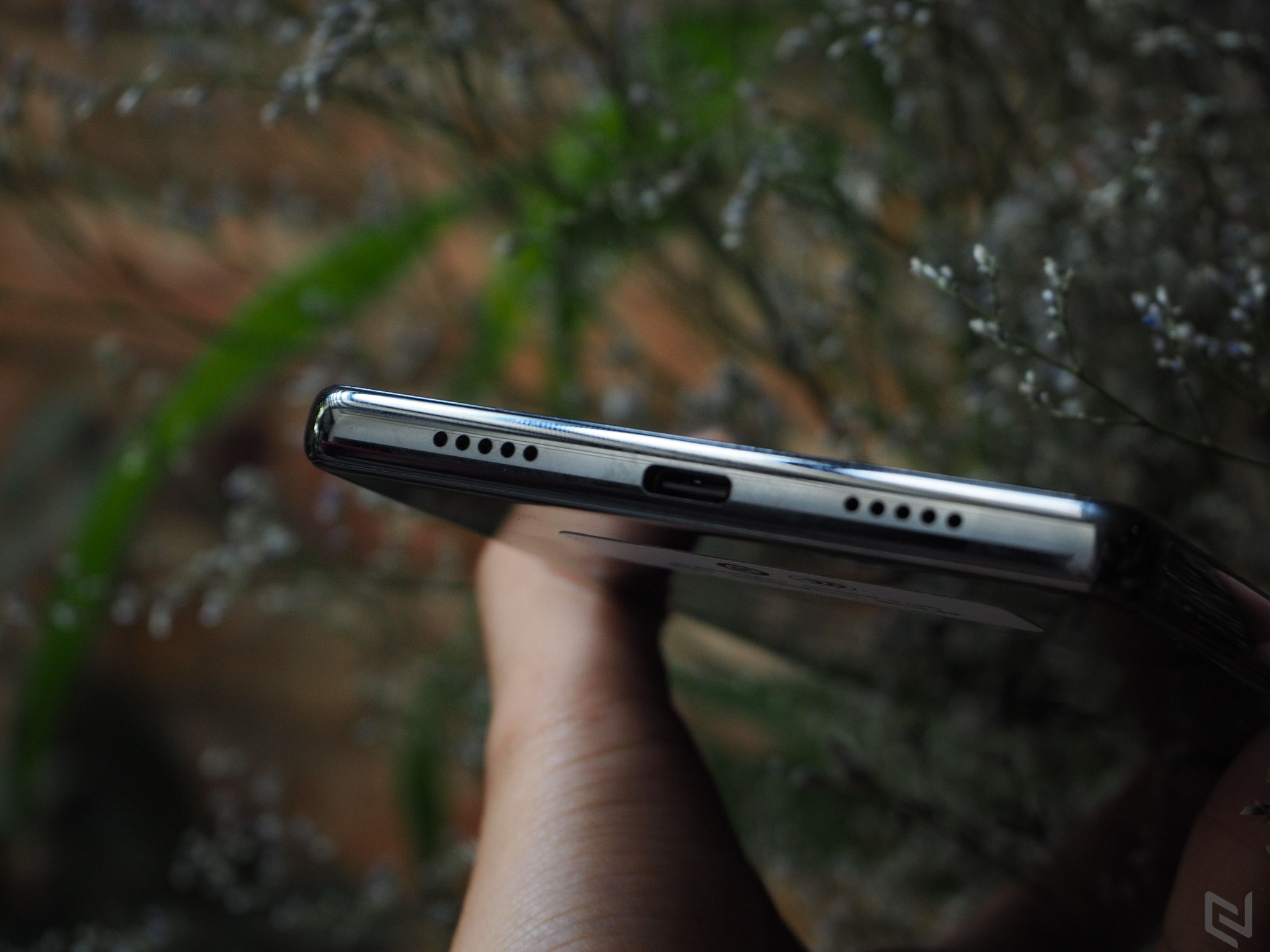 Trên tay Xiaomi Mi Mix: Bóng bẩy và quyến rũ