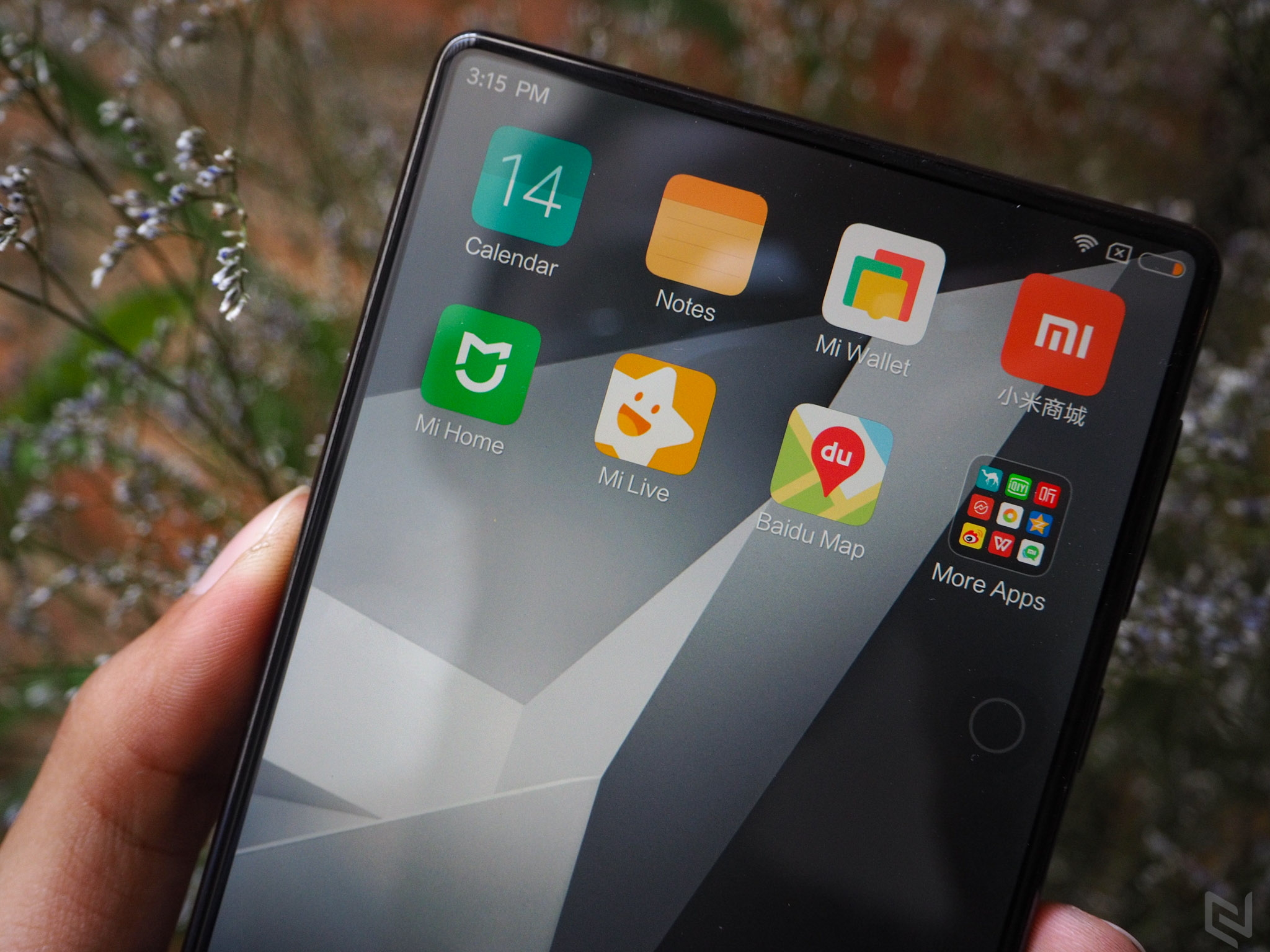 Trên tay Xiaomi Mi Mix: Bóng bẩy và quyến rũ