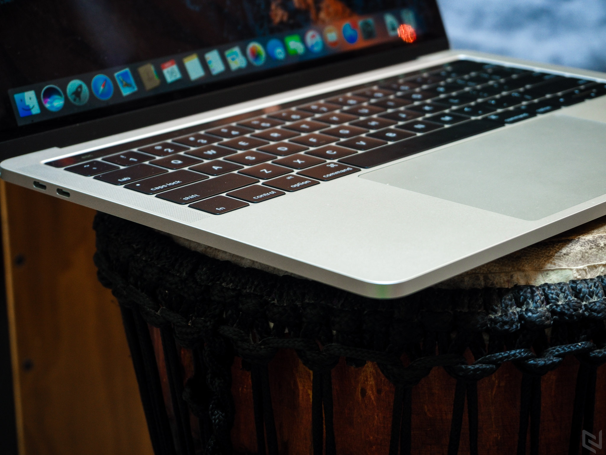 Trên tay MacBook Pro 2016 có TouchBar: Cảm ứng rất mượt mà