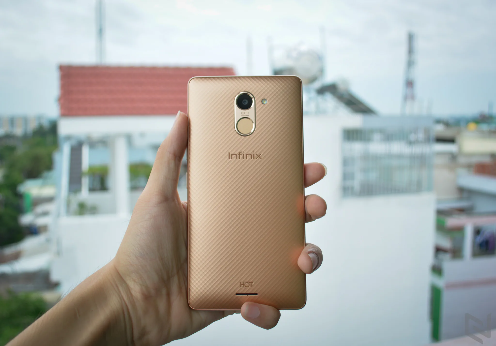 Đánh giá Infinix Hot 4: Pin 4000 mAh, cảm biến vân tay giá 2.490.000 đồng