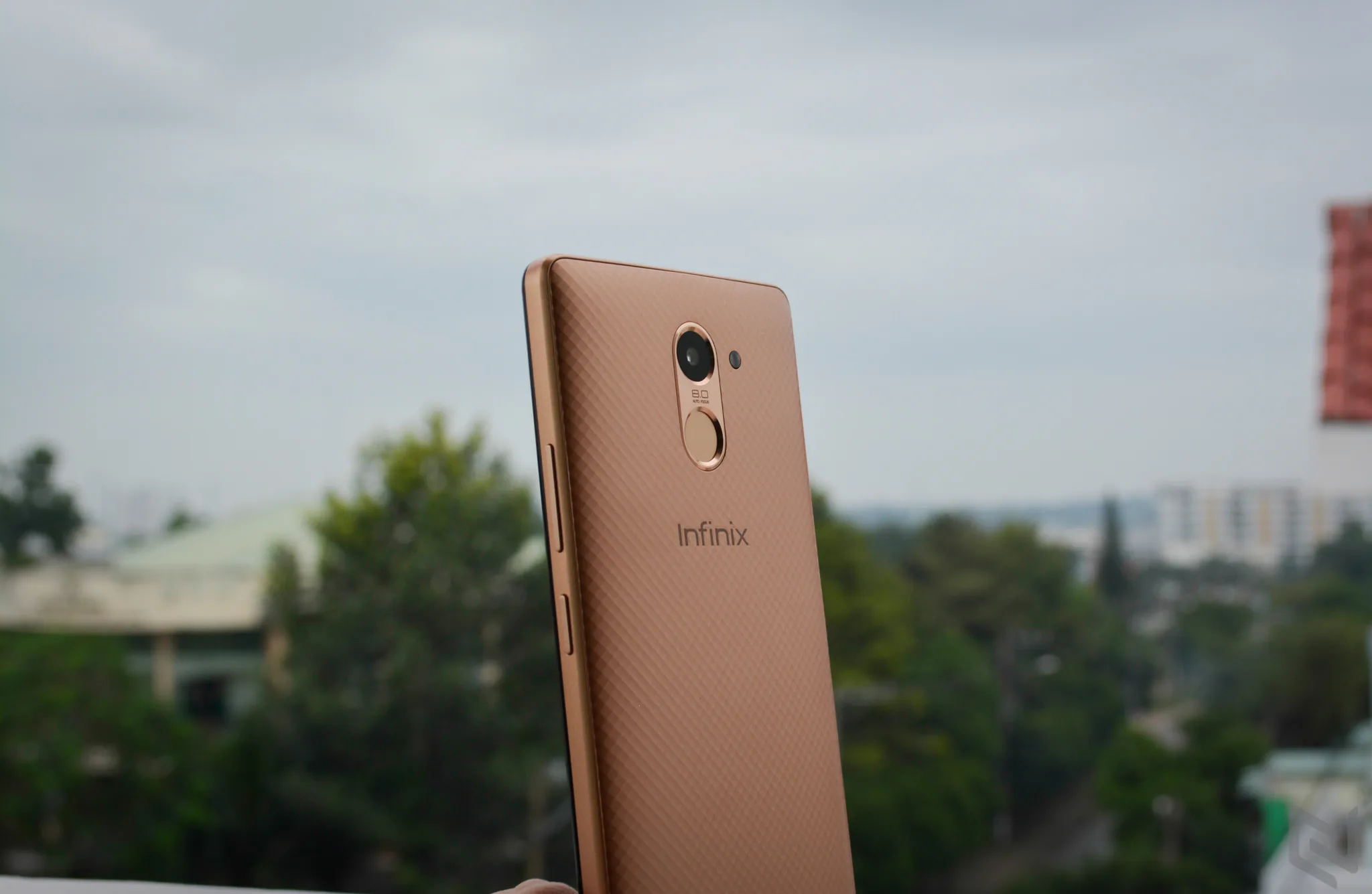 Đánh giá Infinix Hot 4: Pin 4000 mAh, cảm biến vân tay giá 2.490.000 đồng
