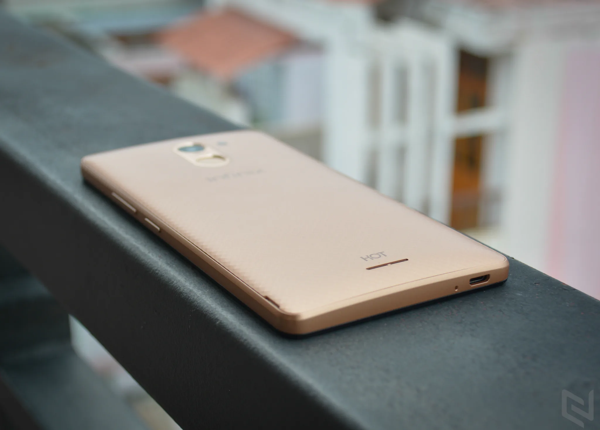 Đánh giá Infinix Hot 4: Pin 4000 mAh, cảm biến vân tay giá 2.490.000 đồng