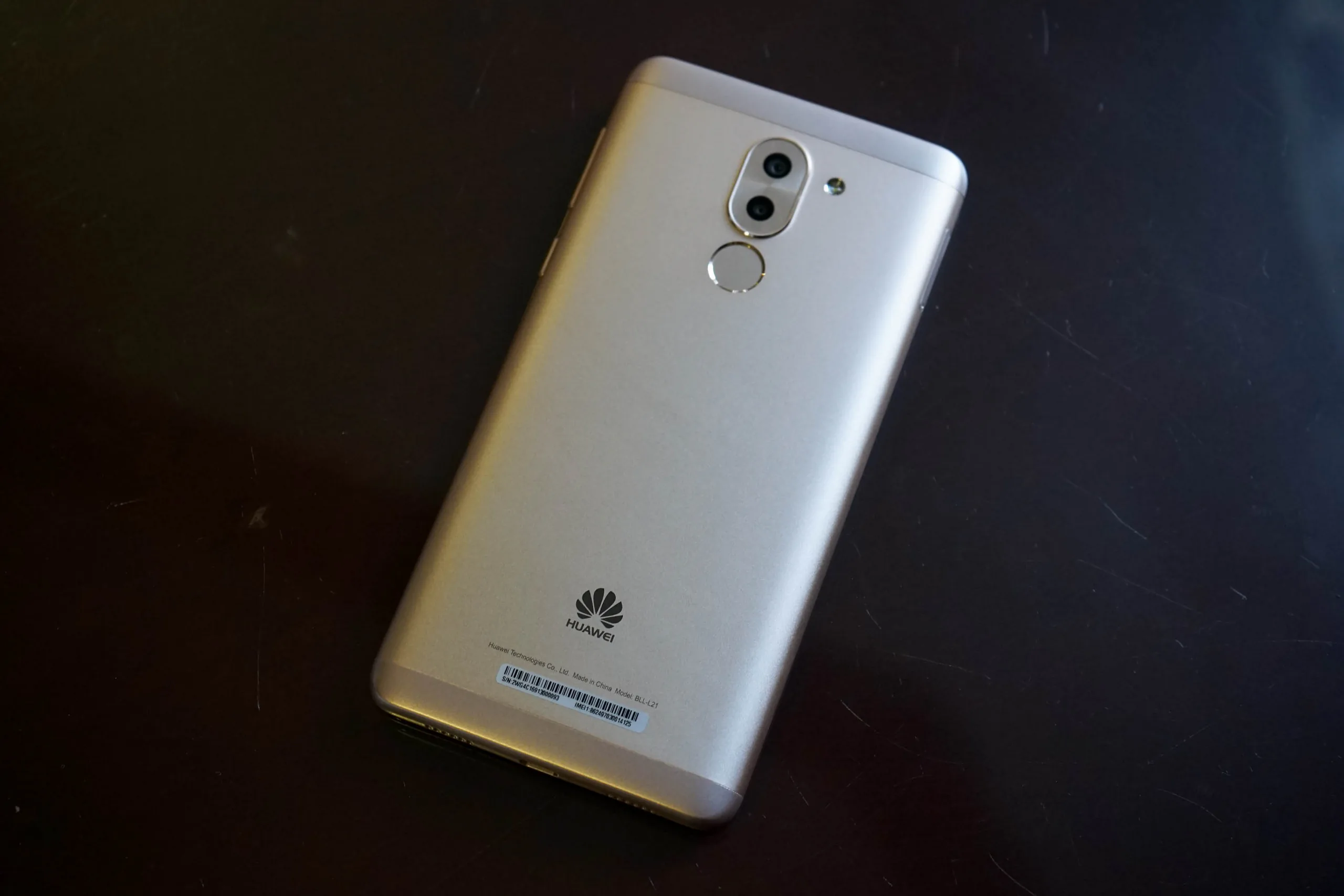 Huawei GR5 2017 với cụm camera kép và cảm biến vân tay ở mặt lưng