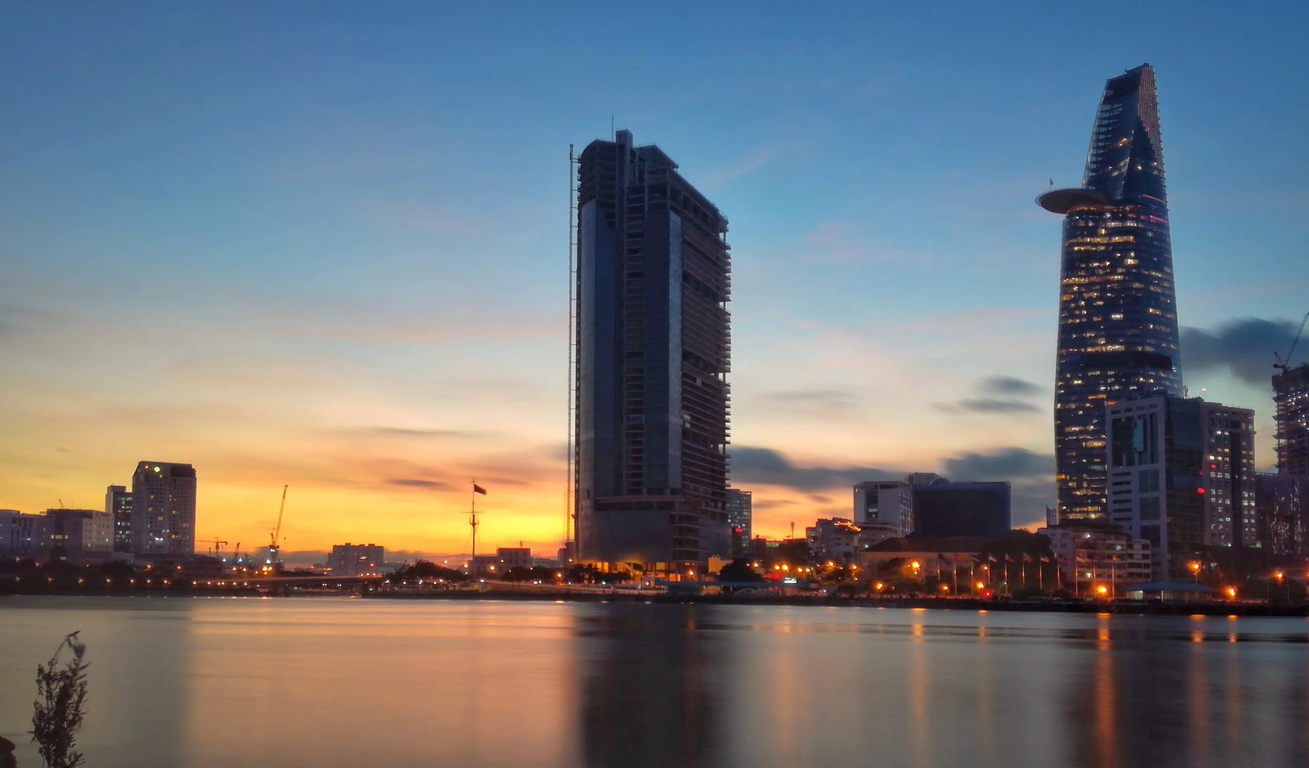 Thử với tính năng Màn nước bạc. Bạn có thể thấy mặt nước rất mịn và không bị quá "giả" như các app trên CHPlay