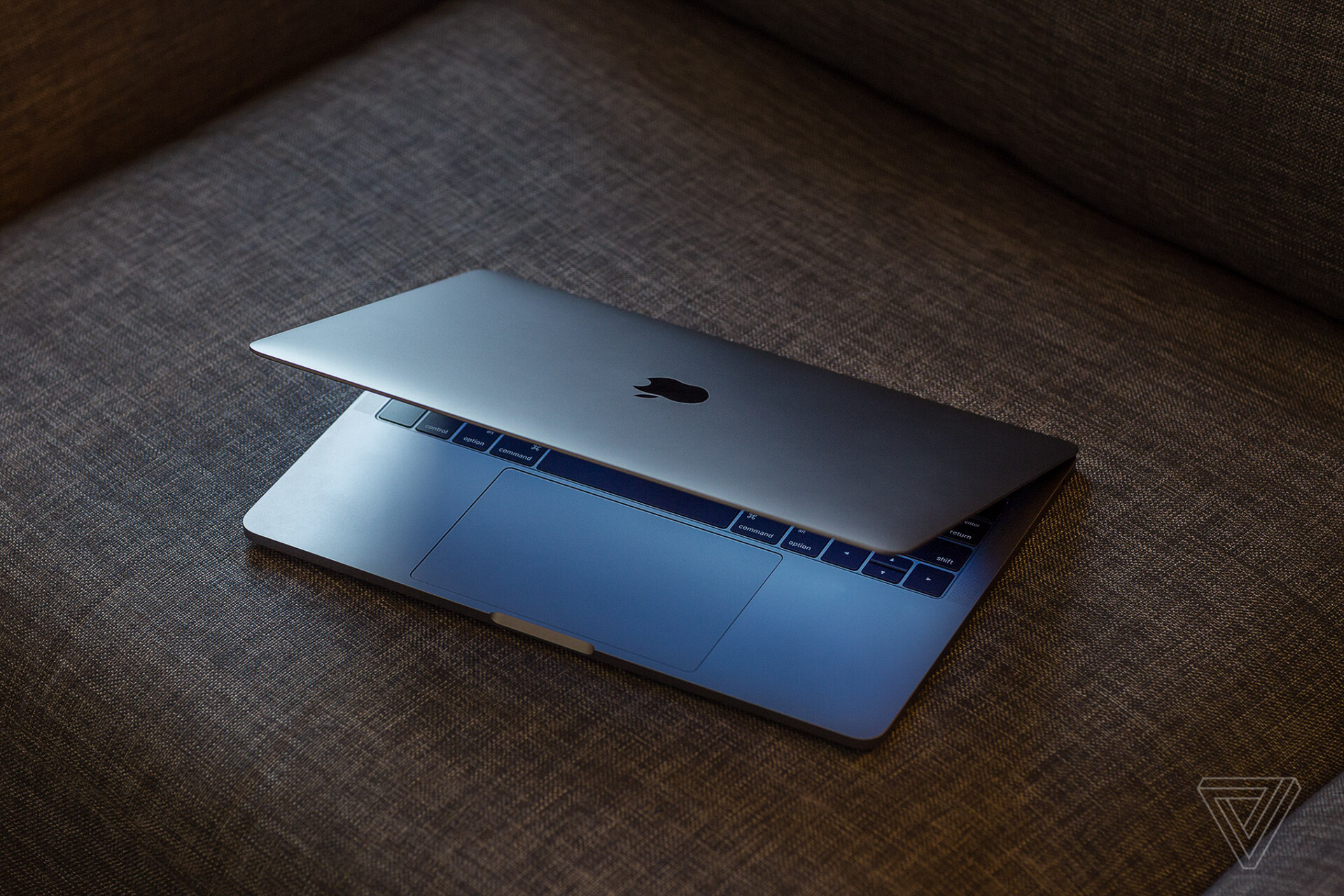 MacBook Pro mới đặt dấu chấm hết cho kỷ nguyên nâng cấp và tự sửa chữa linh kiện