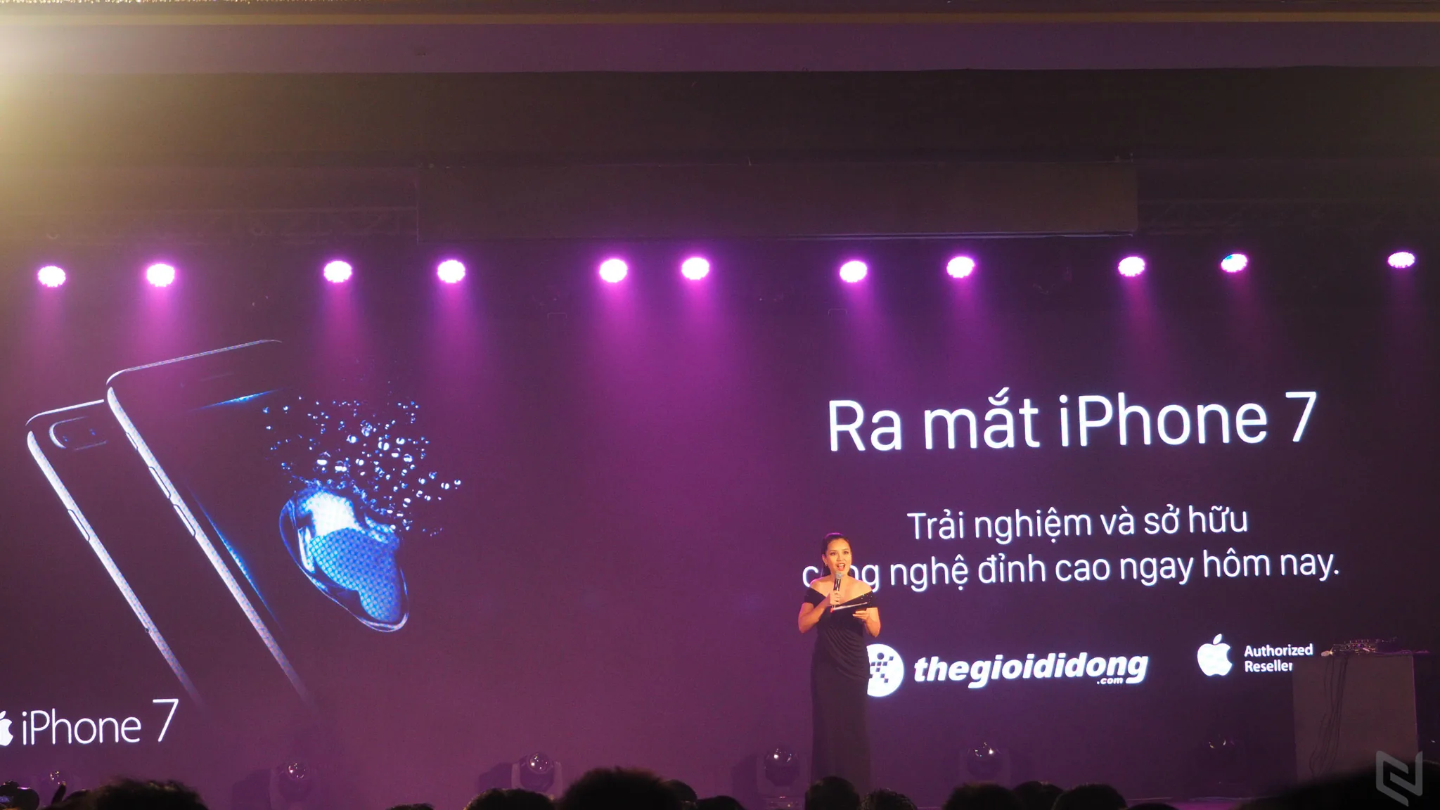 Thế Giới Di Động giao hàng iPhone 7/ 7 Plus
