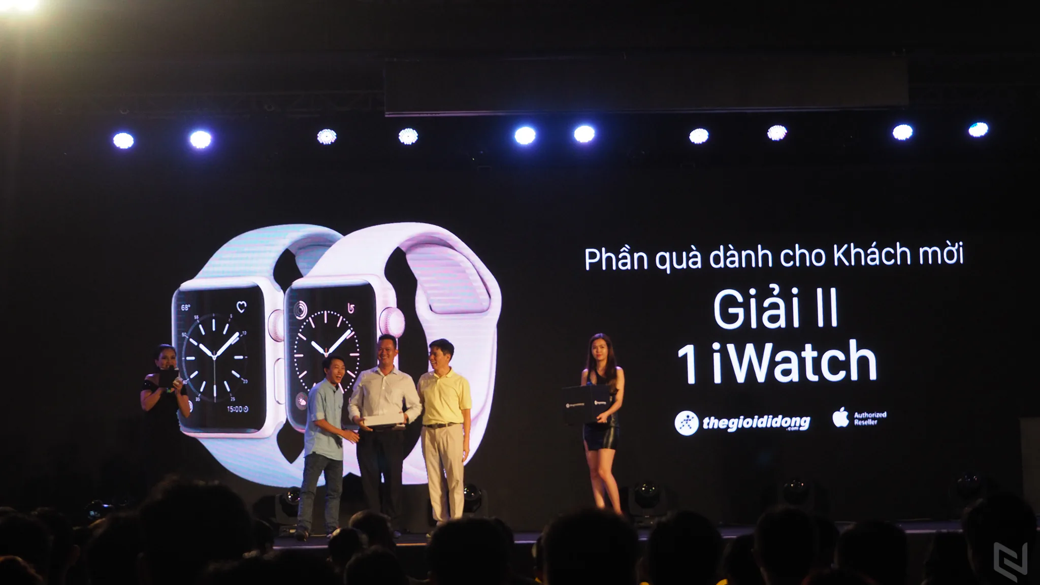 Thế Giới Di Động giao hàng iPhone 7/ 7 Plus
