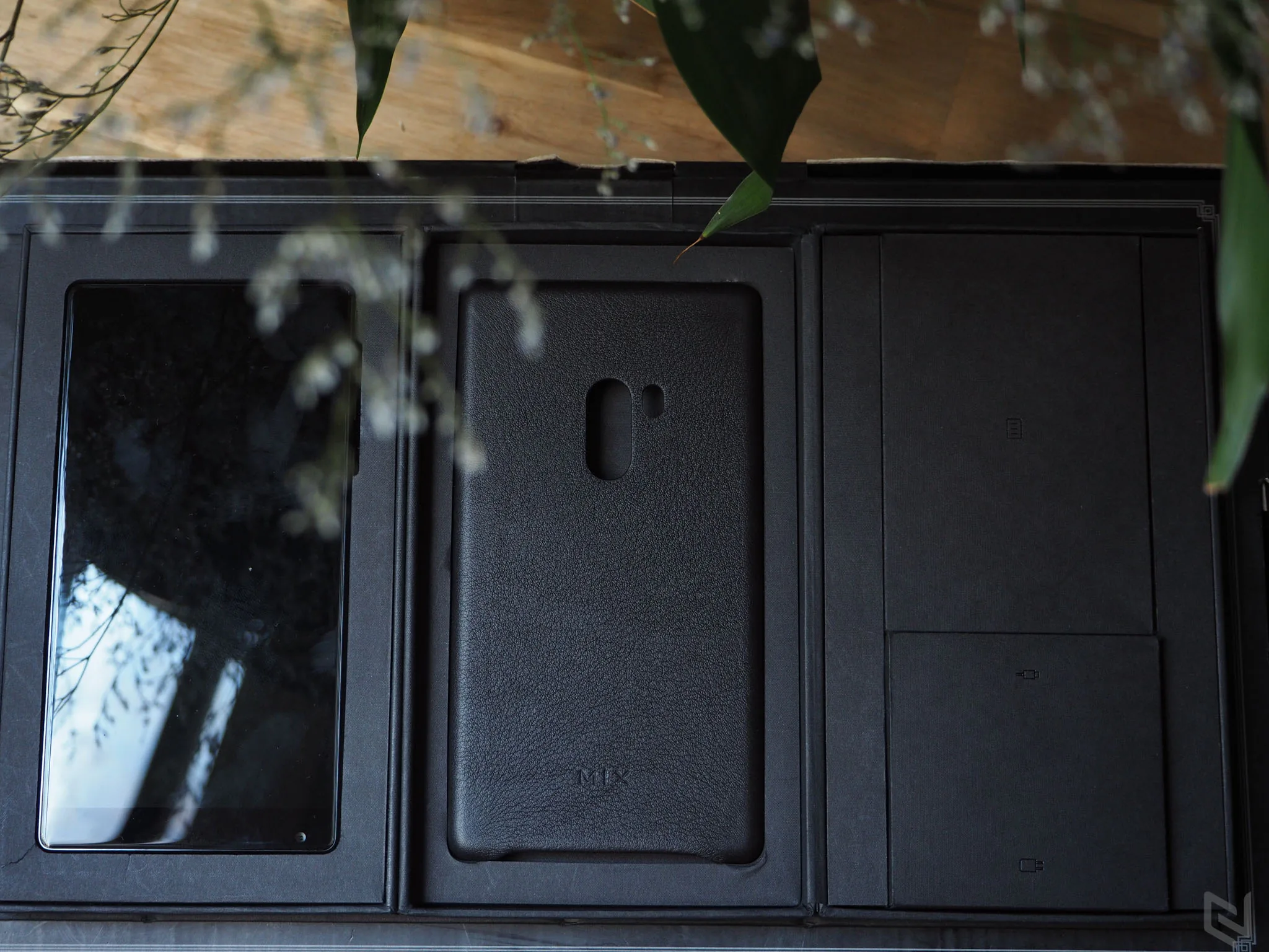 Trên tay Xiaomi Mi Mix: Bóng bẩy và quyến rũ