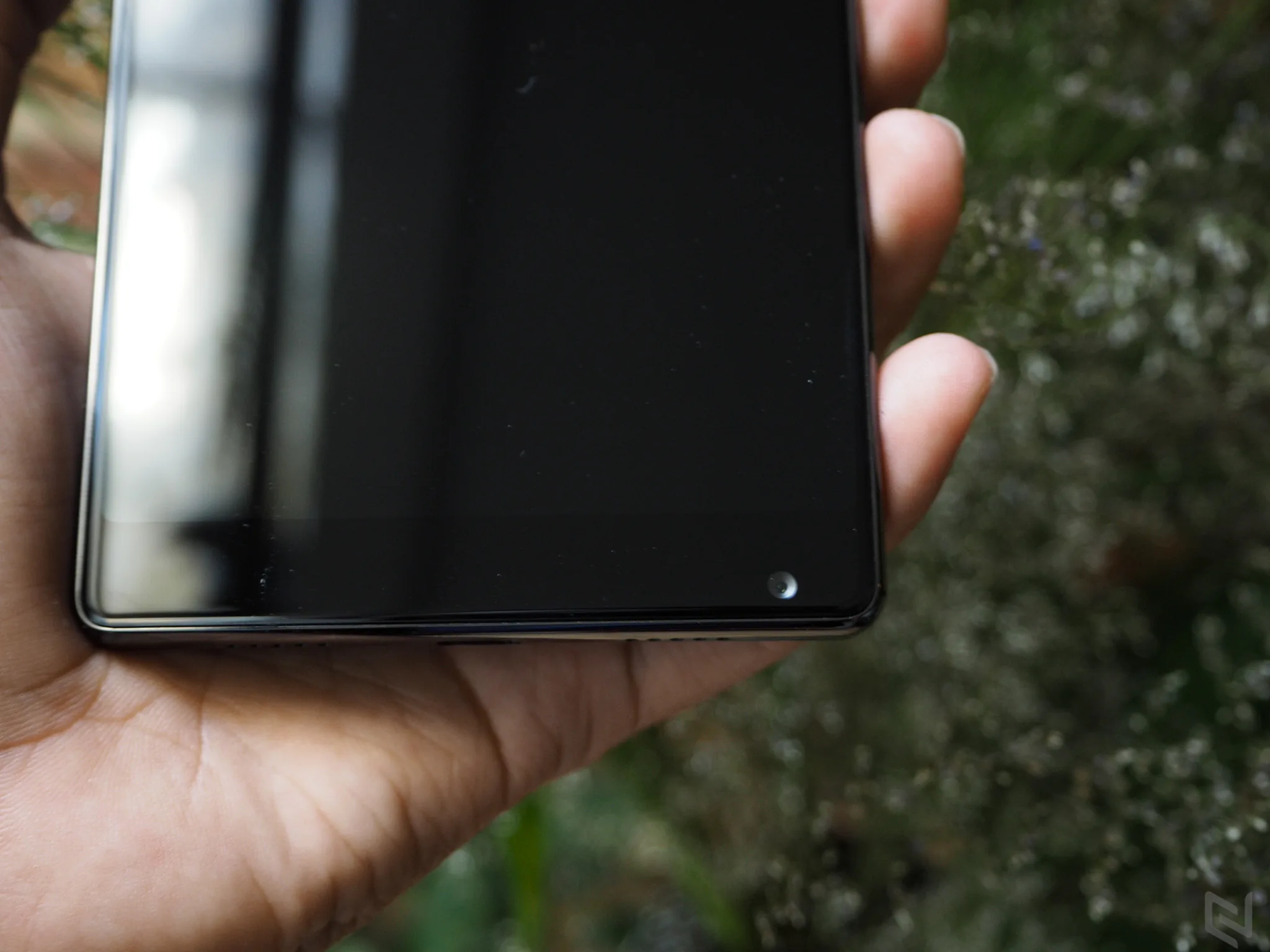 Trên tay Xiaomi Mi Mix: Bóng bẩy và quyến rũ
