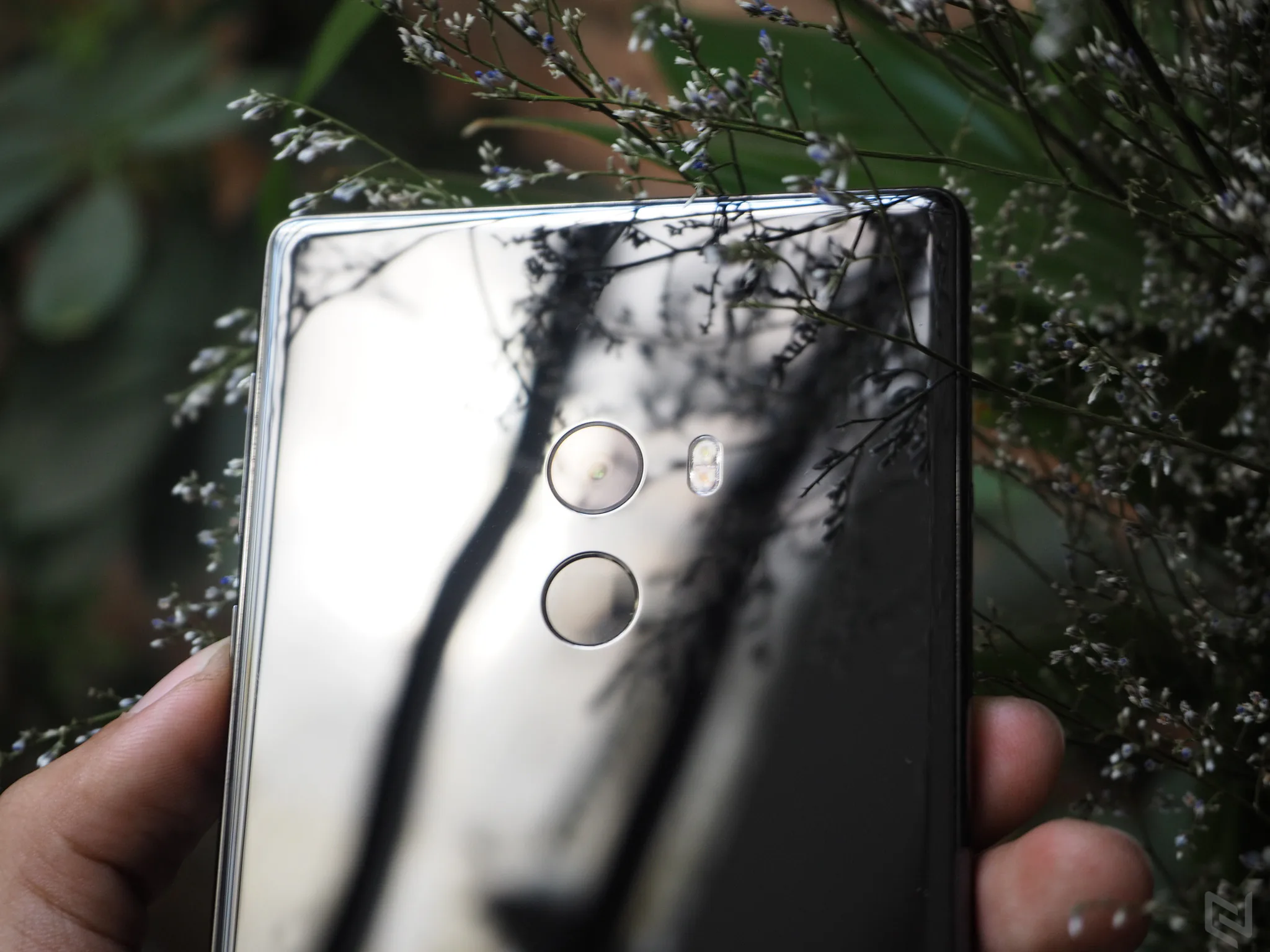Trên tay Xiaomi Mi Mix: Bóng bẩy và quyến rũ