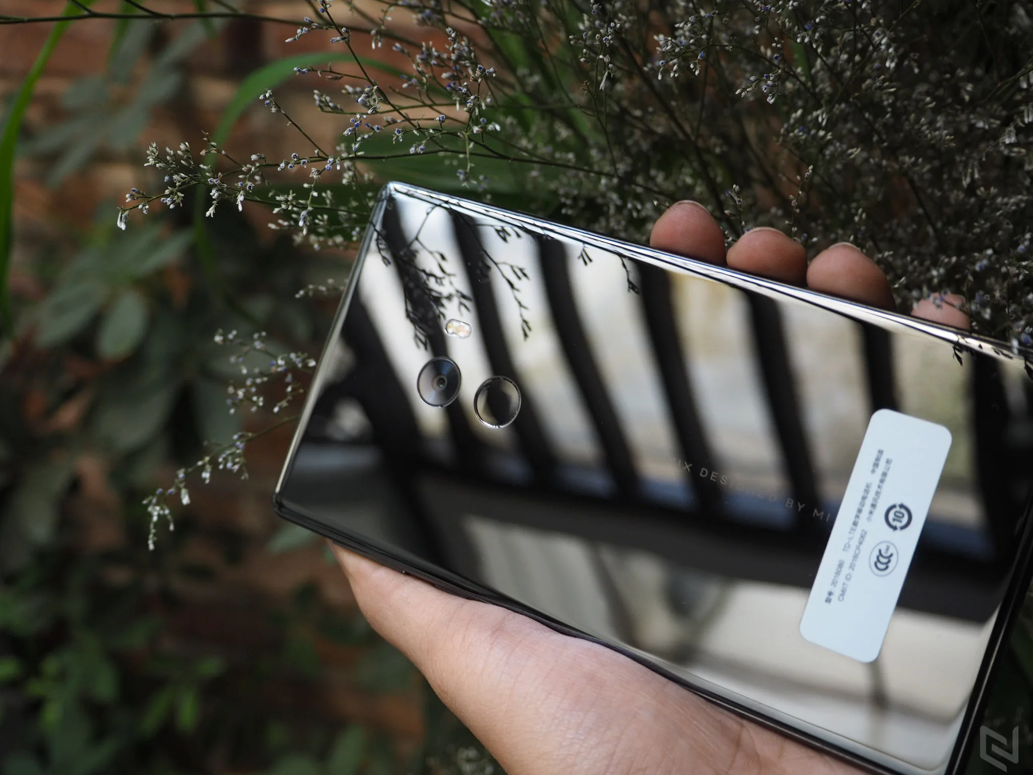 Trên tay Xiaomi Mi Mix: Bóng bẩy và quyến rũ