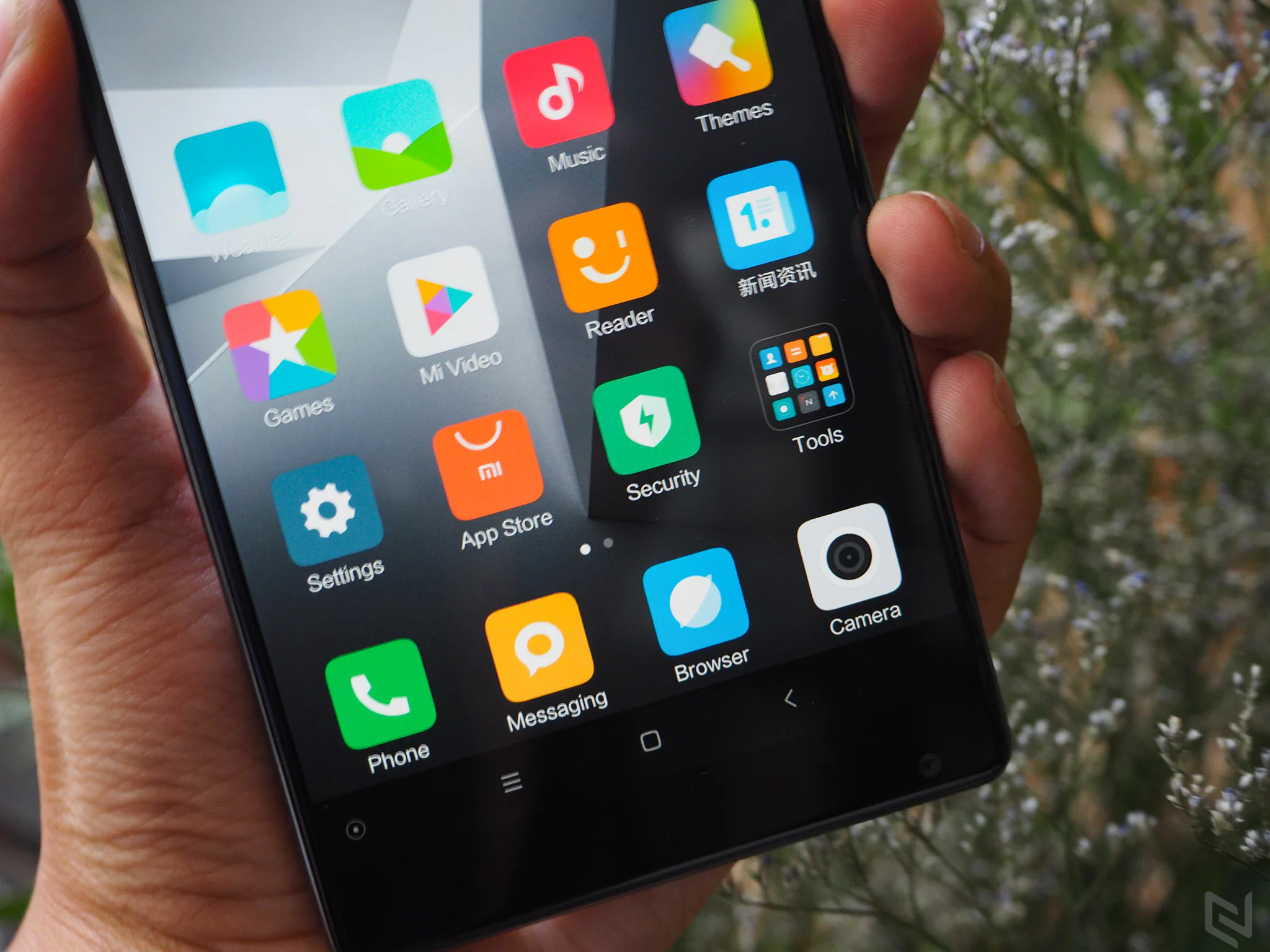 Trên tay Xiaomi Mi Mix: Bóng bẩy và quyến rũ