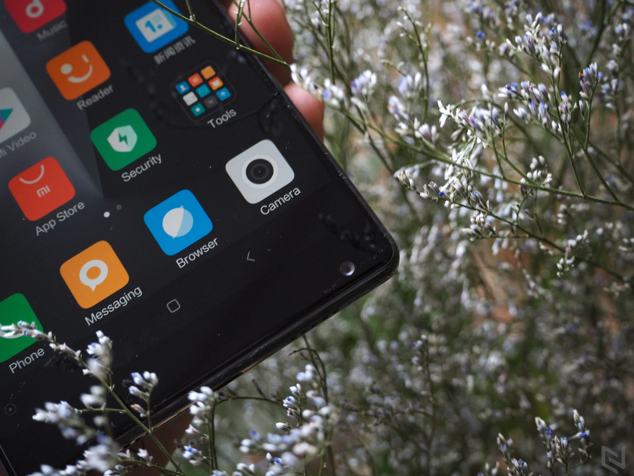 Trên tay Xiaomi Mi Mix: Bóng bẩy và quyến rũ
