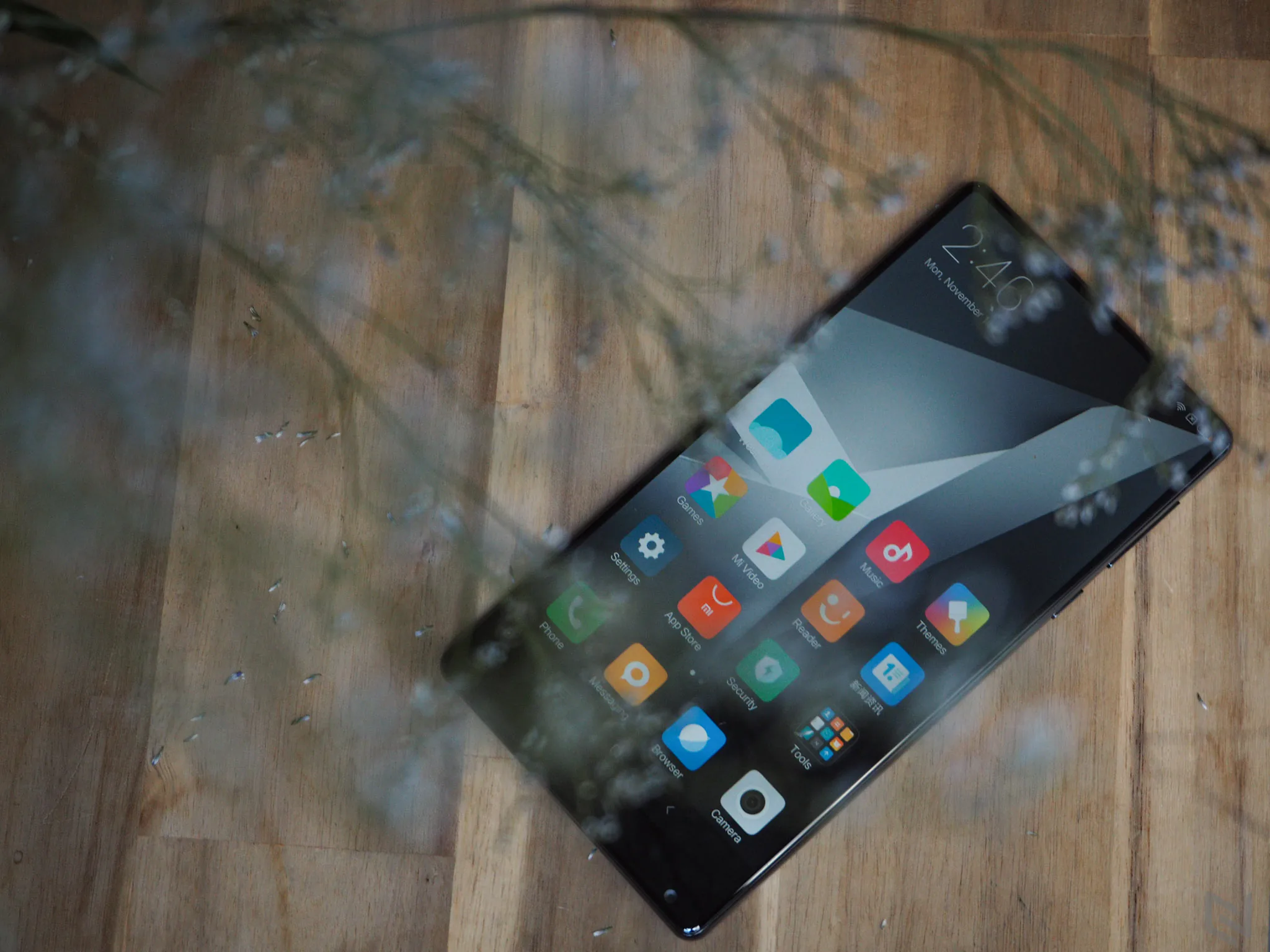 Trên tay Xiaomi Mi Mix: Bóng bẩy và quyến rũ