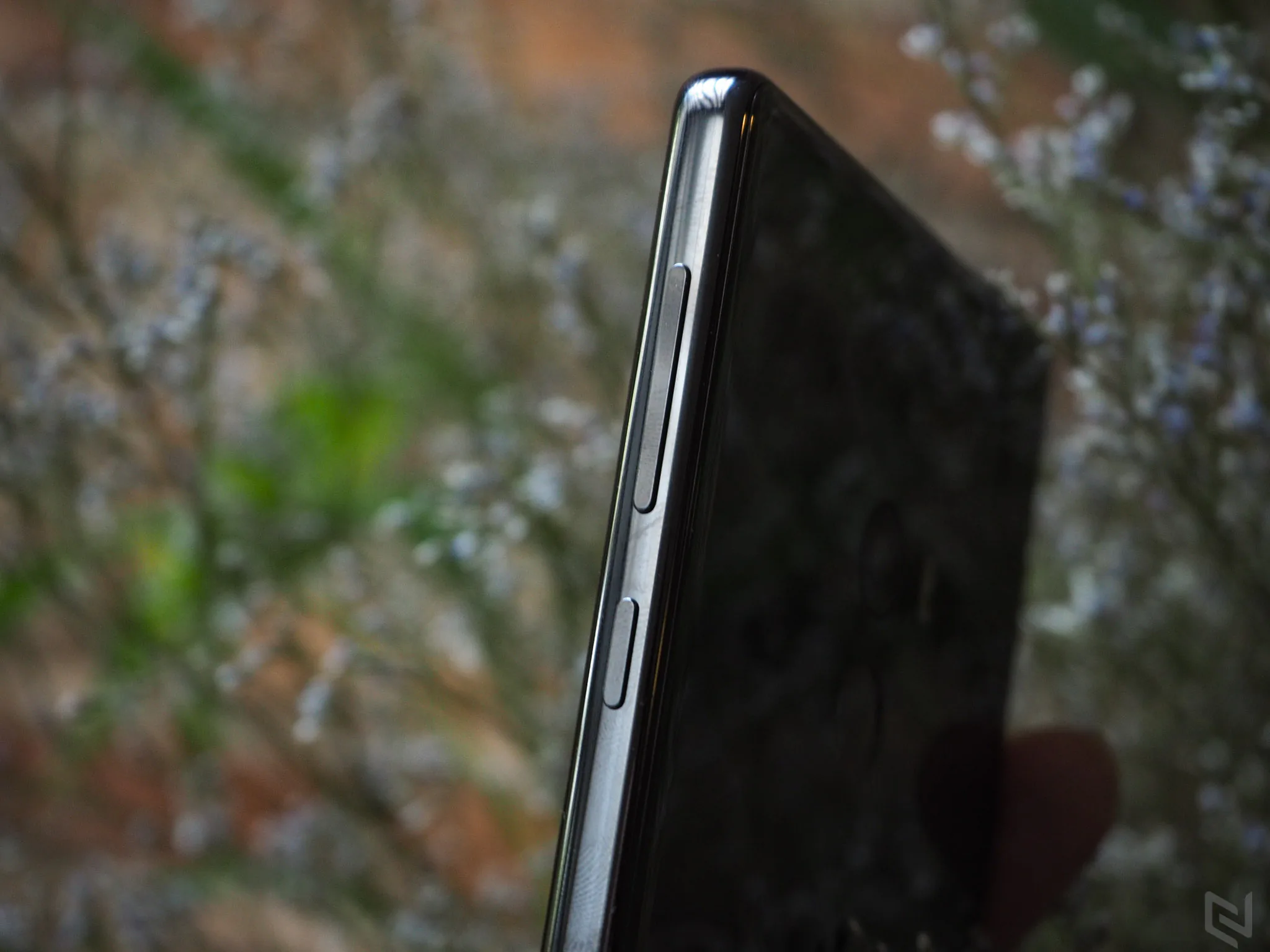 Trên tay Xiaomi Mi Mix: Bóng bẩy và quyến rũ