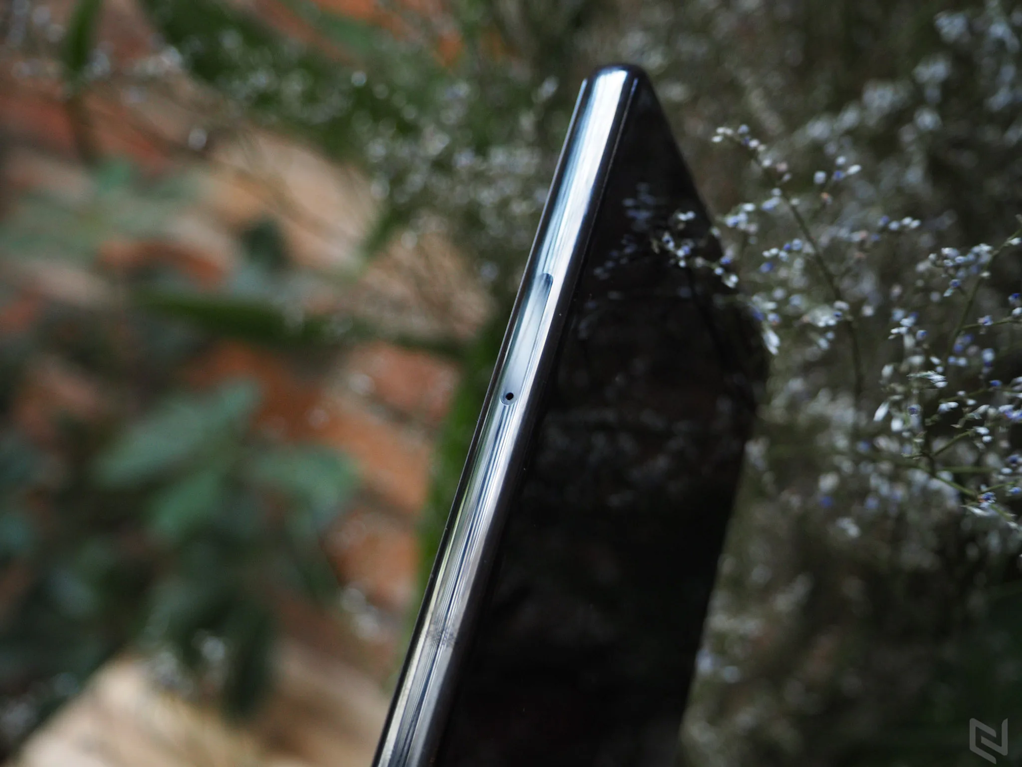 Trên tay Xiaomi Mi Mix: Bóng bẩy và quyến rũ