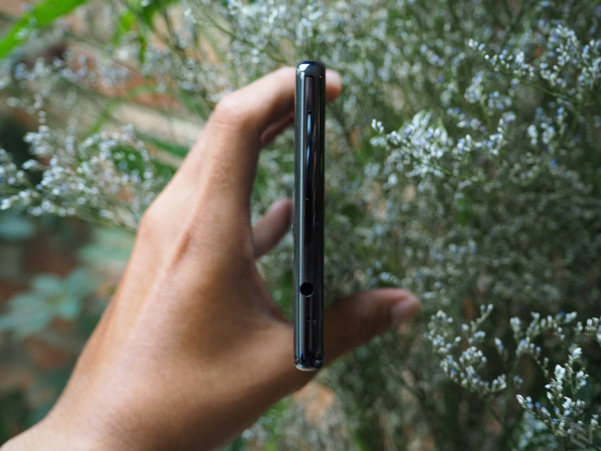 Trên tay Xiaomi Mi Mix: Bóng bẩy và quyến rũ