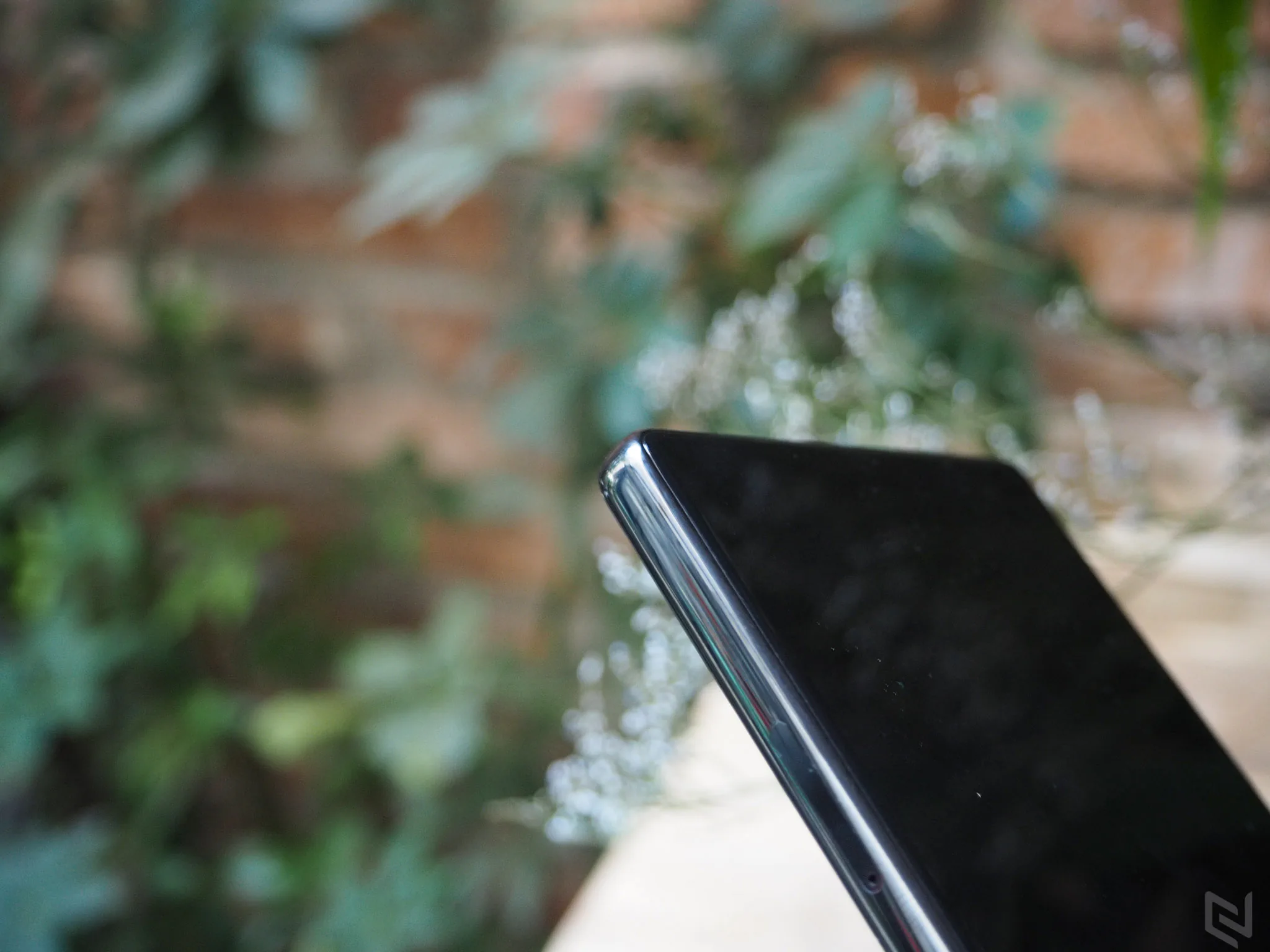 Trên tay Xiaomi Mi Mix: Bóng bẩy và quyến rũ