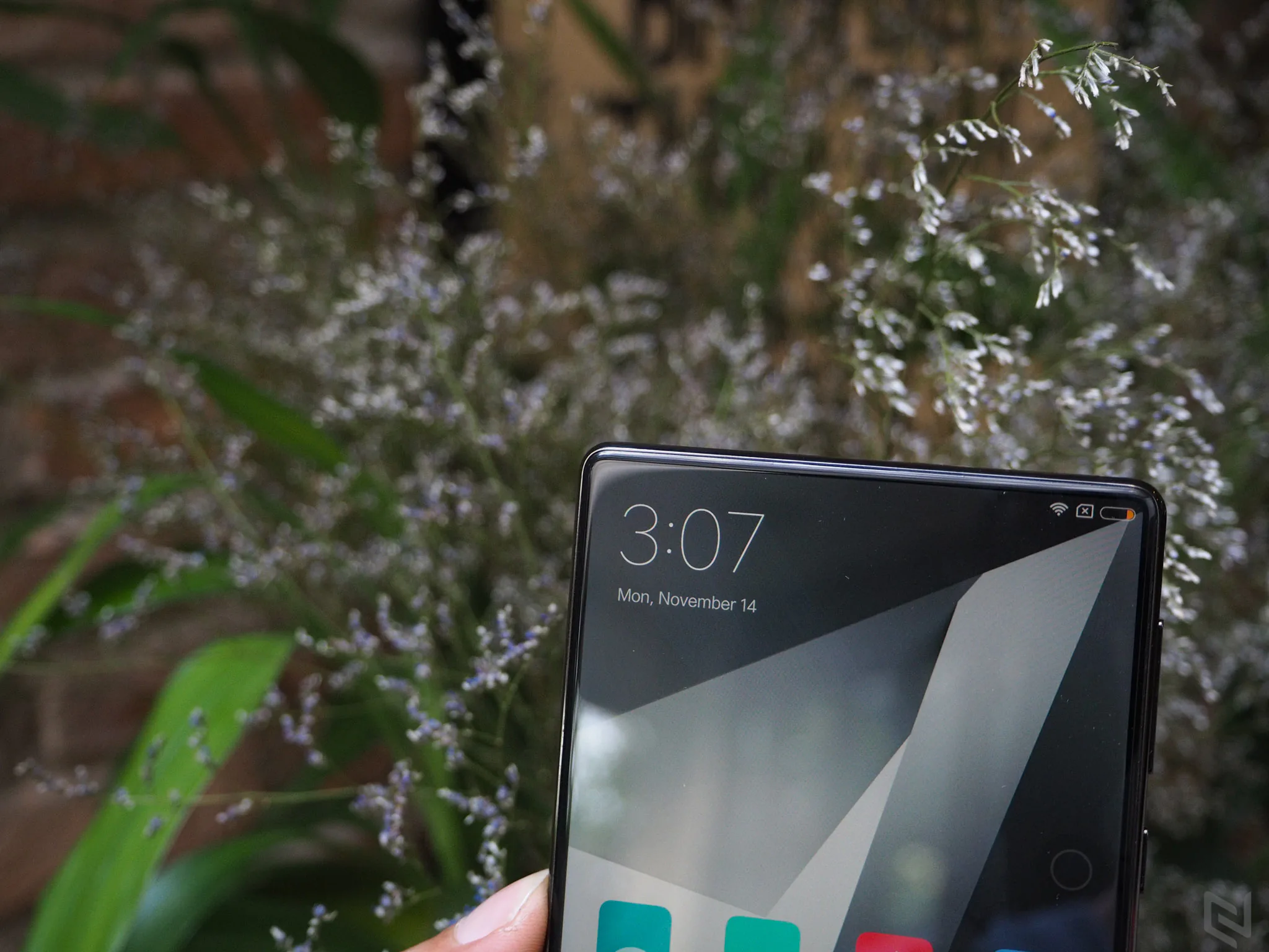Trên tay Xiaomi Mi Mix: Bóng bẩy và quyến rũ