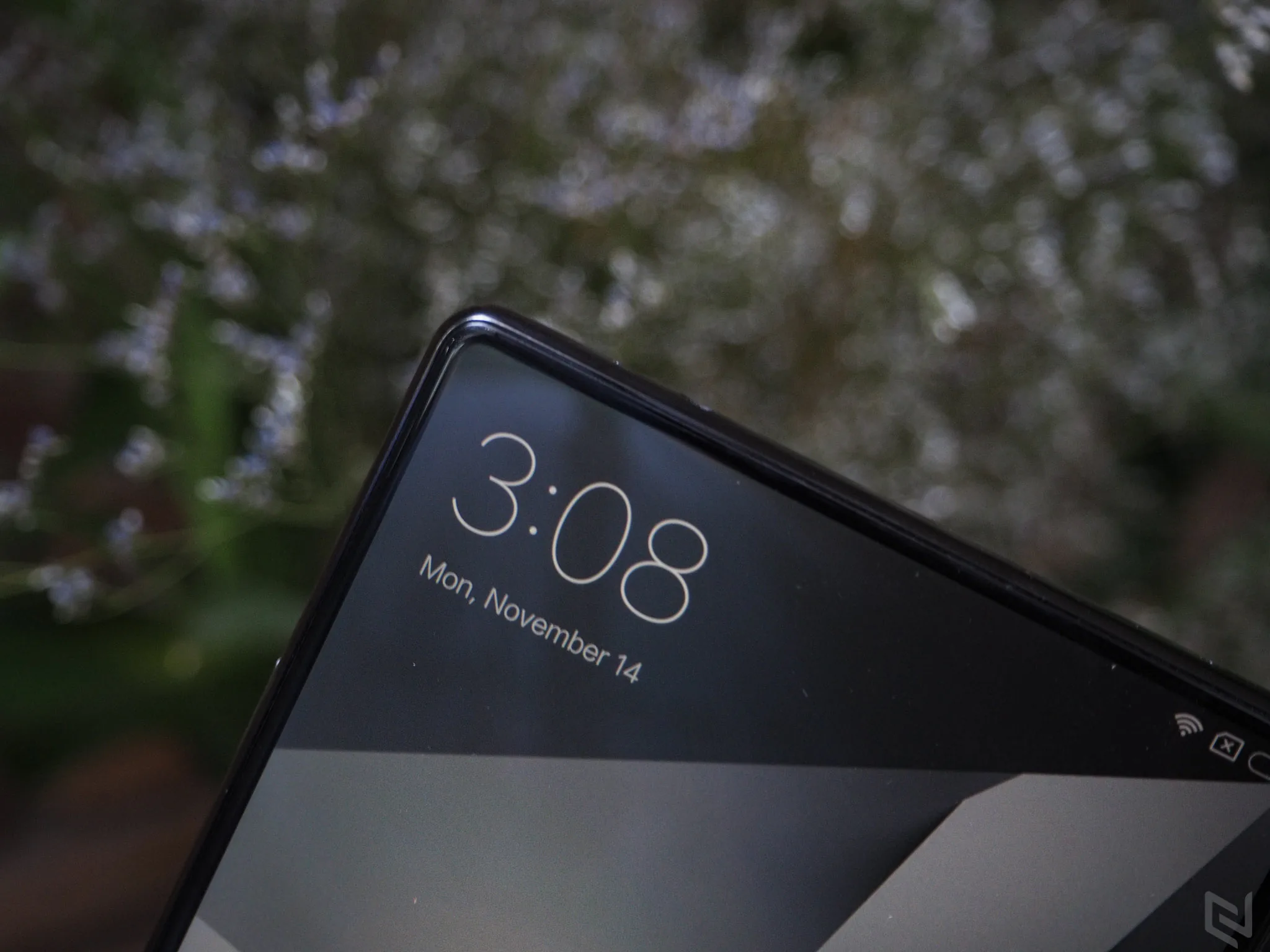 Trên tay Xiaomi Mi Mix: Bóng bẩy và quyến rũ