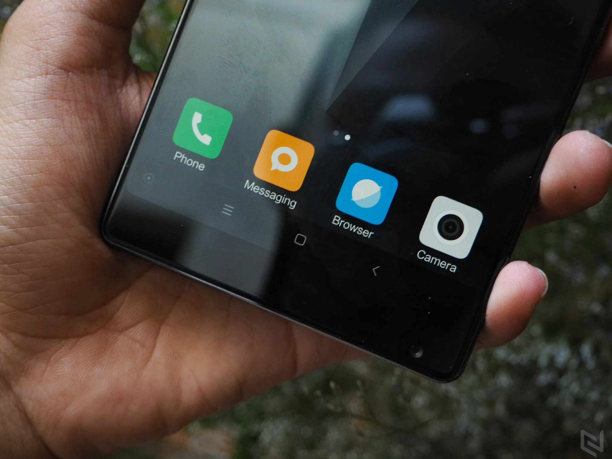 Trên tay Xiaomi Mi Mix: Bóng bẩy và quyến rũ