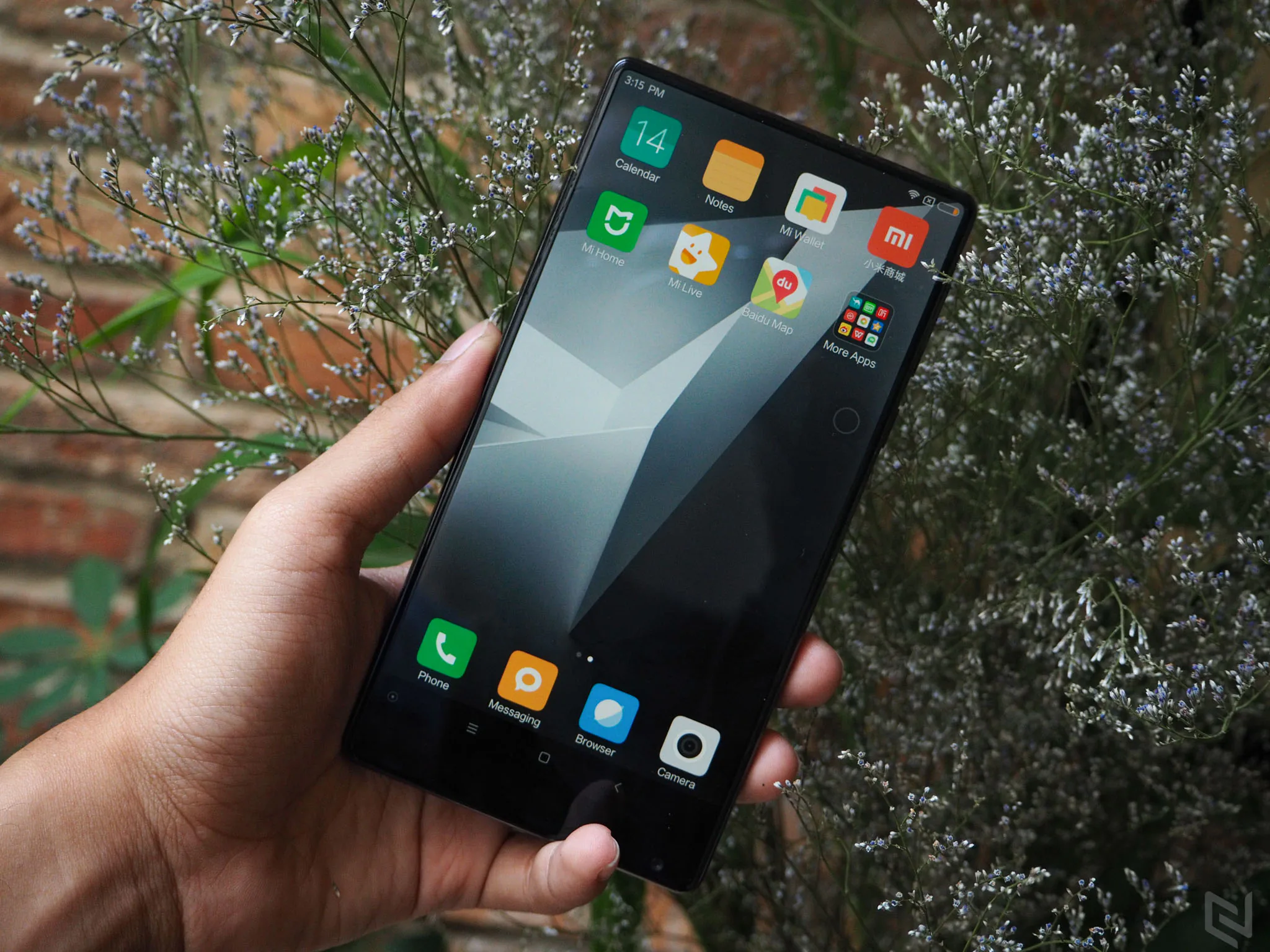 Trên tay Xiaomi Mi Mix: Bóng bẩy và quyến rũ