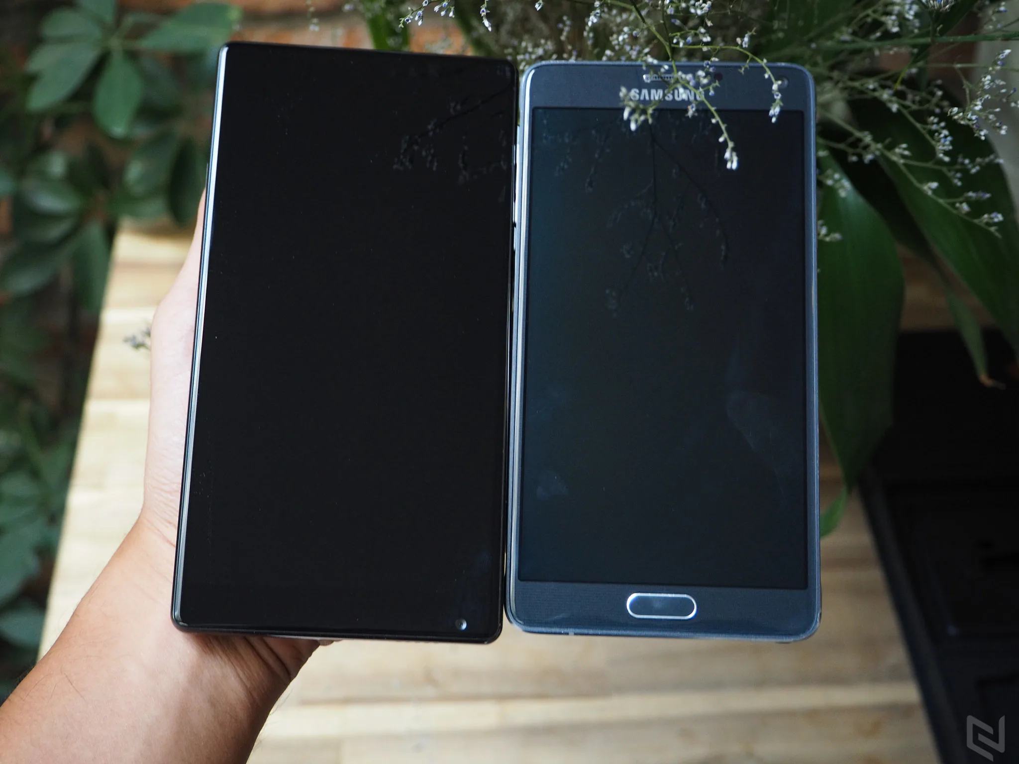 Trên tay Xiaomi Mi Mix: Bóng bẩy và quyến rũ