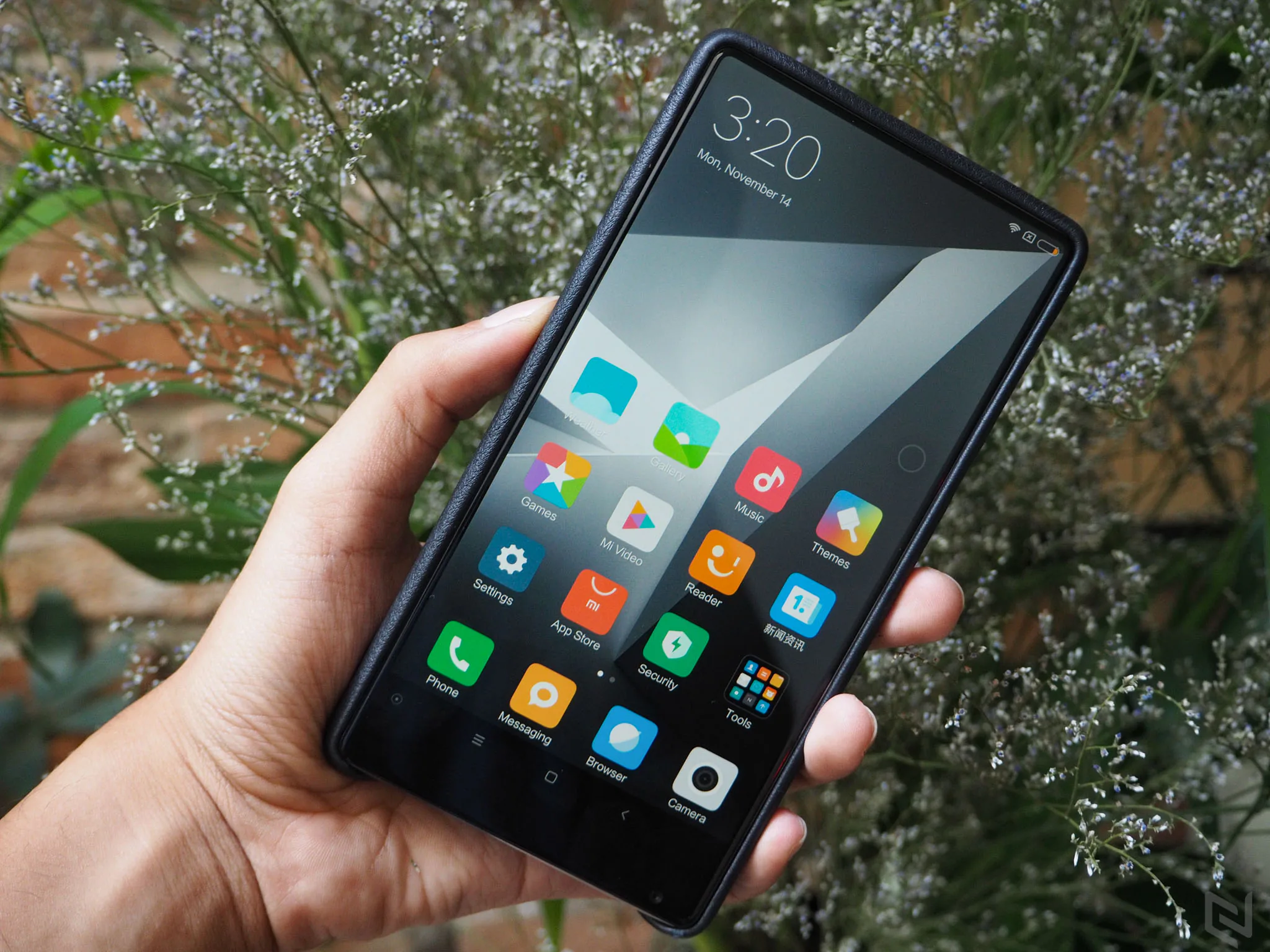 Trên tay Xiaomi Mi Mix: Bóng bẩy và quyến rũ