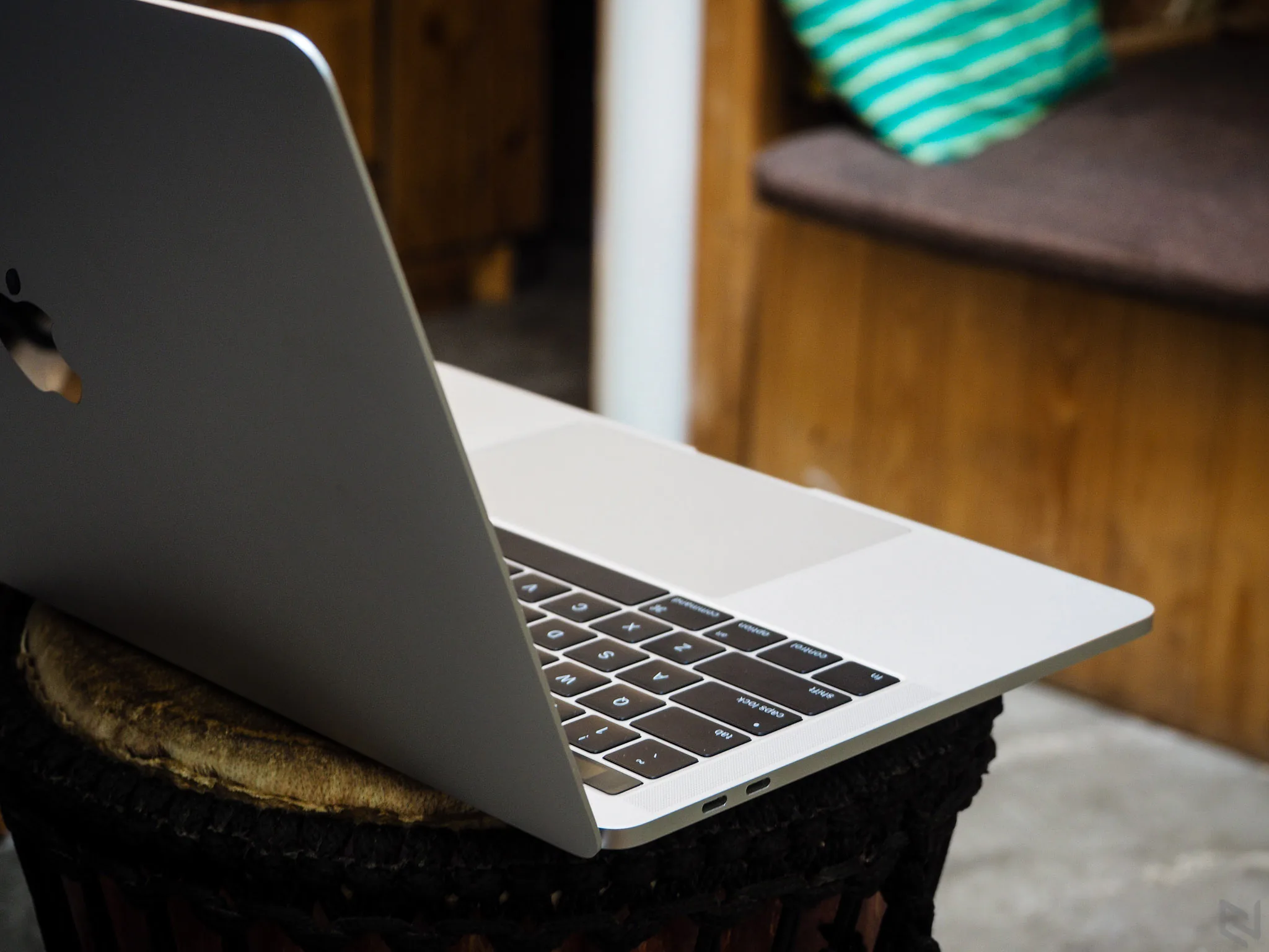 Trên tay MacBook Pro 2016 có TouchBar: Cảm ứng rất mượt mà