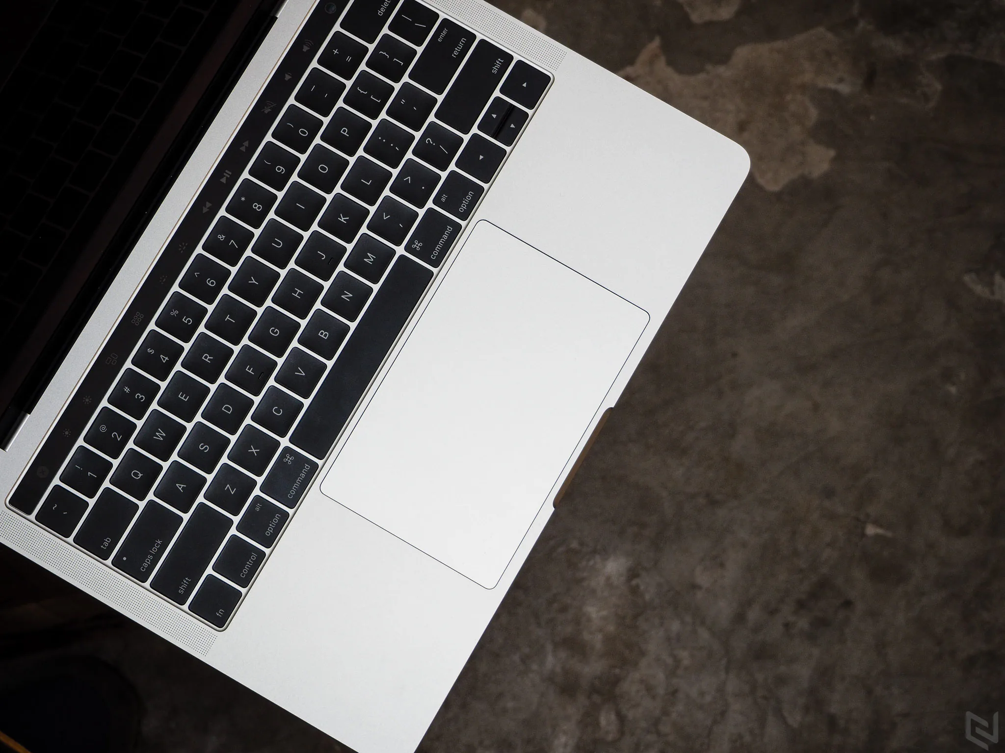 Trên tay MacBook Pro 2016 có TouchBar: Cảm ứng rất mượt mà