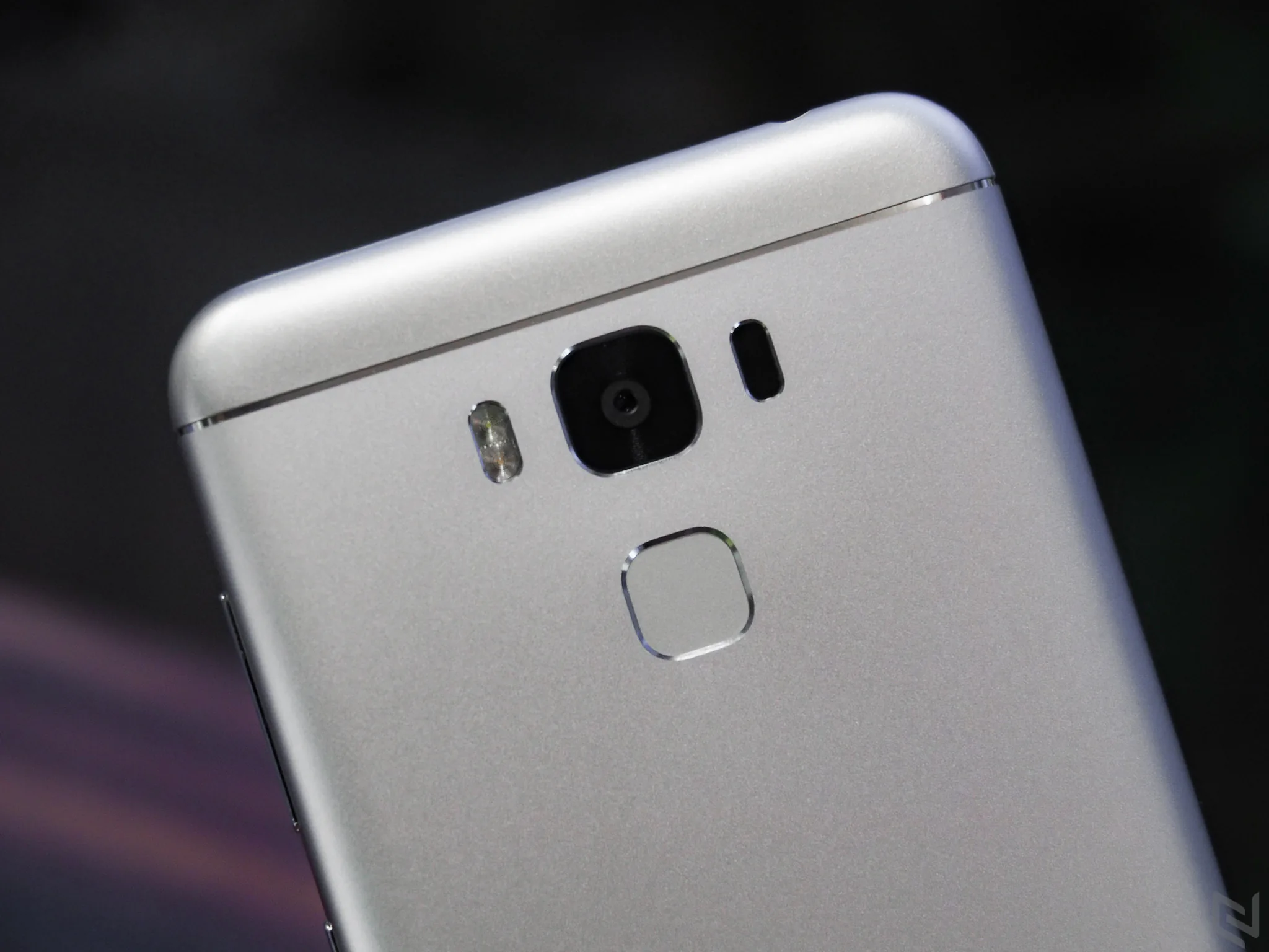 Trên tay ZenFone 3 Max phiên bản màn hình 5.5 inch