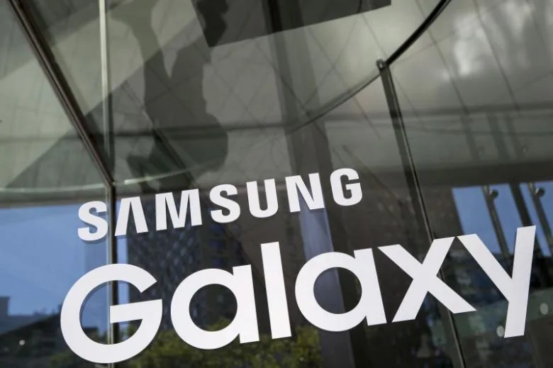A Samsung Galaxy sign is seen at the Samsung Galaxy Unpacked 2015 event in New York August 13, 2015. REUTERS/Andrew Kelly