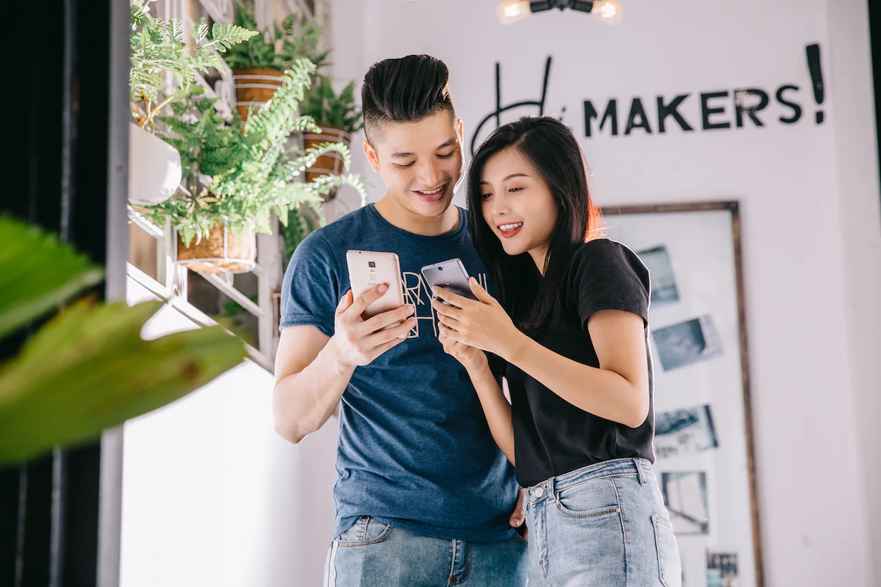 Hai bạn rất hạnh phúc khi tìm được người có cùng sở thích và đam mê