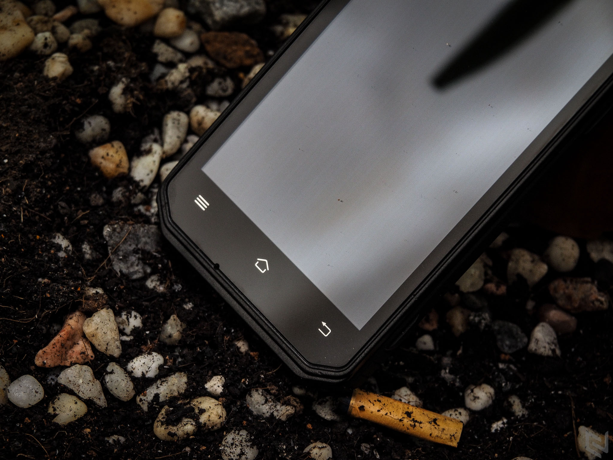 Trên tay và đánh giá nhanh Vphone M3 - Rất nhiều tiêu chuẩn độ bền