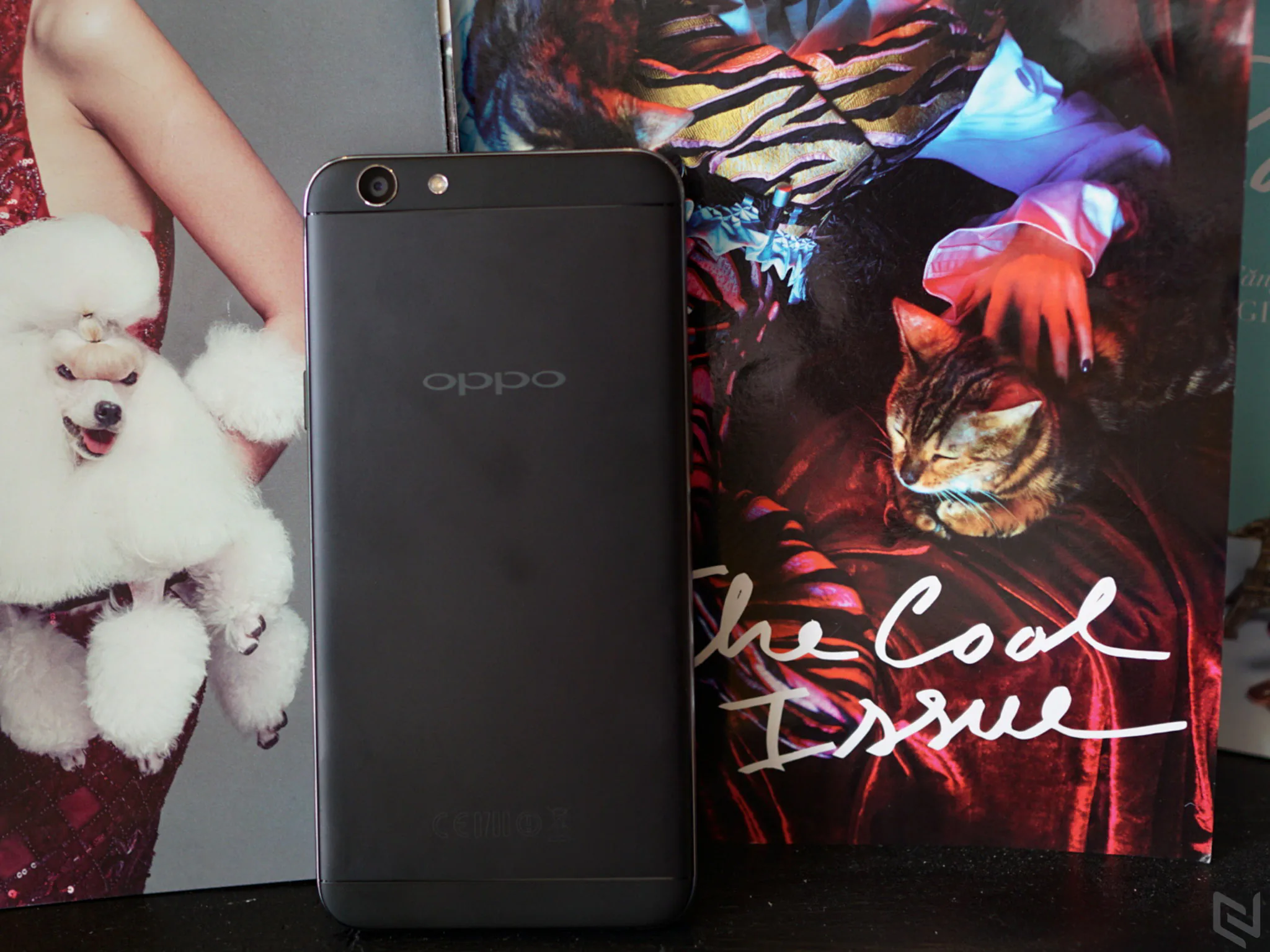 Trên tay OPPO F1S phiên bản màu đen nhám Limited Edition