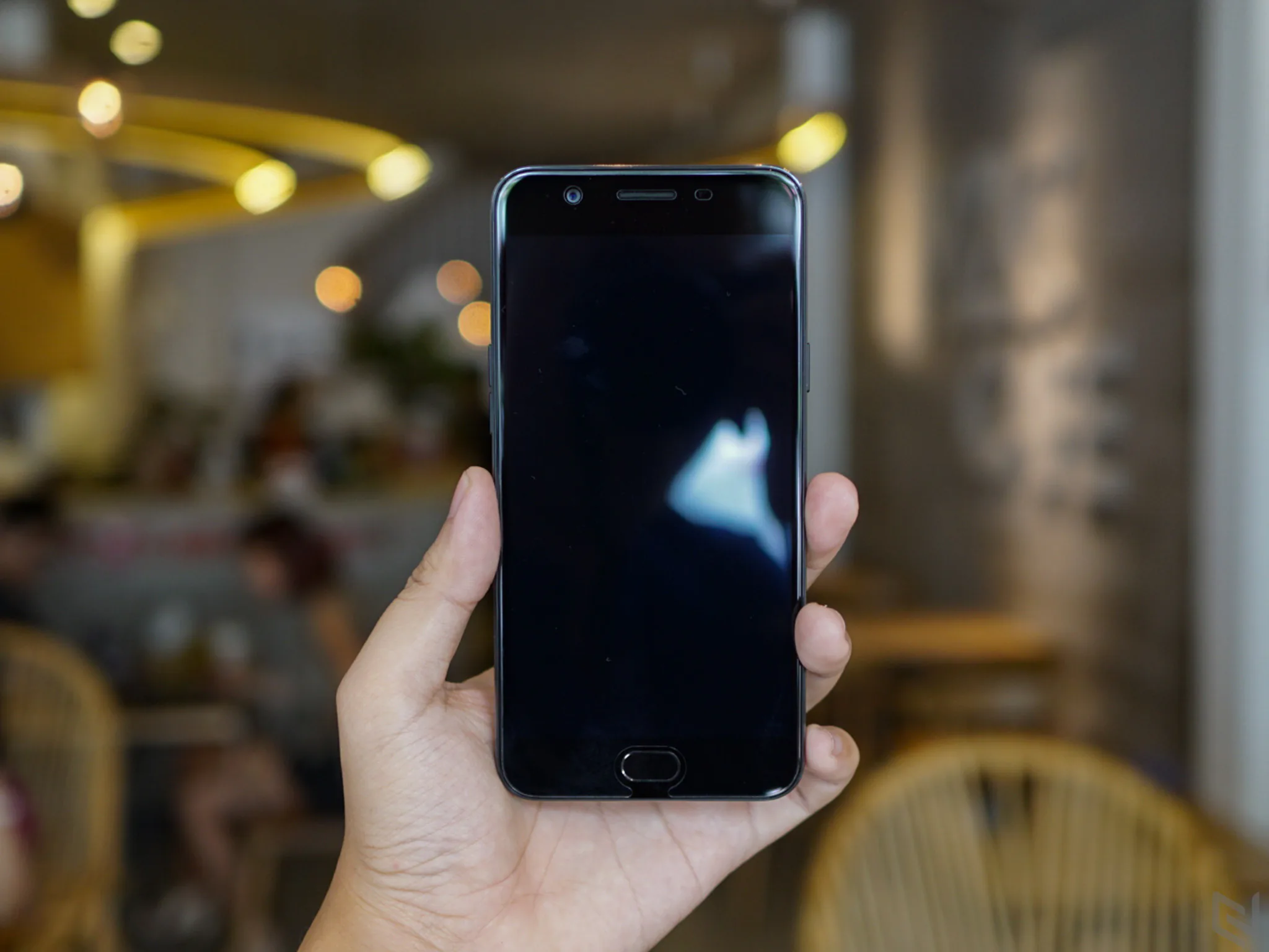 Trên tay OPPO F1S phiên bản màu đen nhám Limited Edition