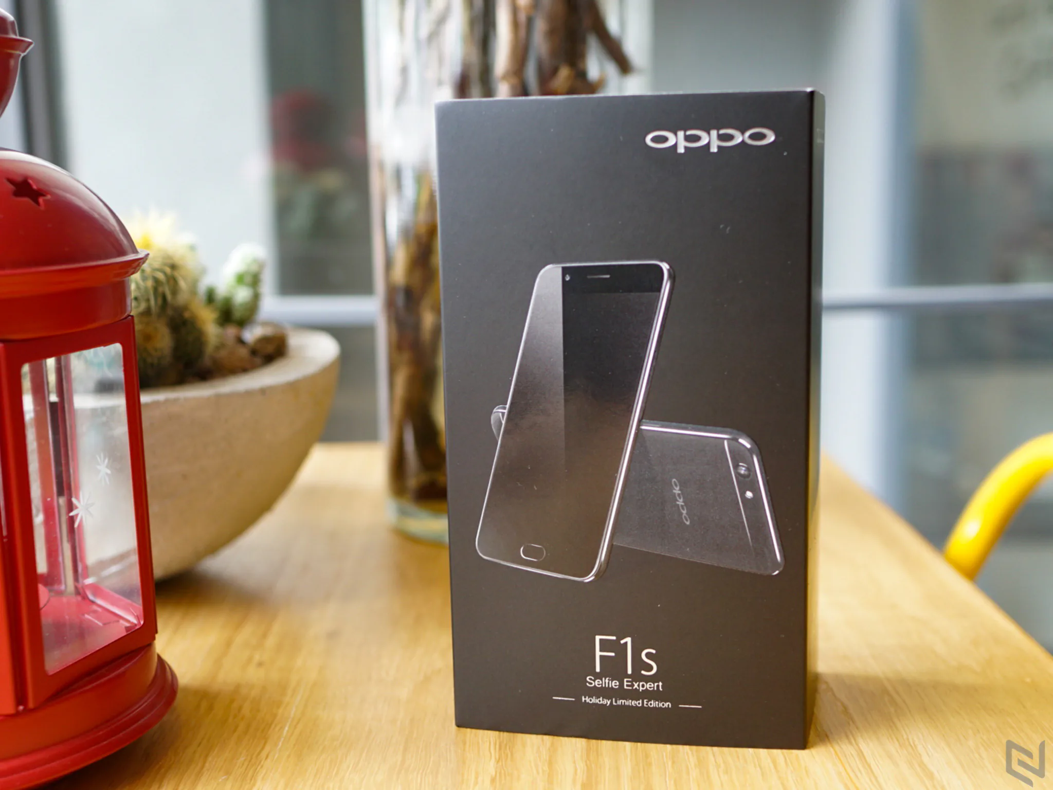 Trên tay OPPO F1S phiên bản màu đen nhám Limited Edition