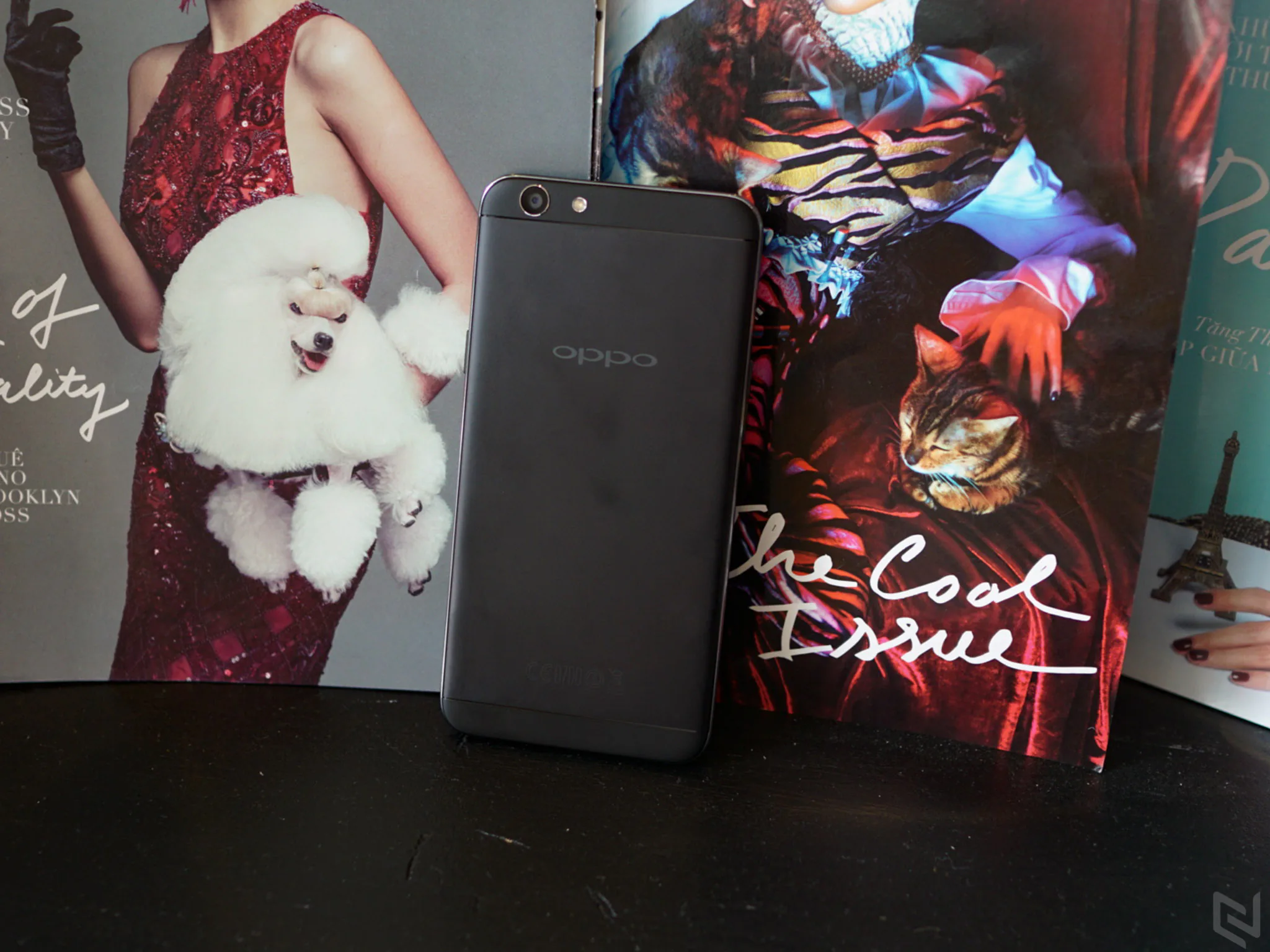 Trên tay OPPO F1S phiên bản màu đen nhám Limited Edition