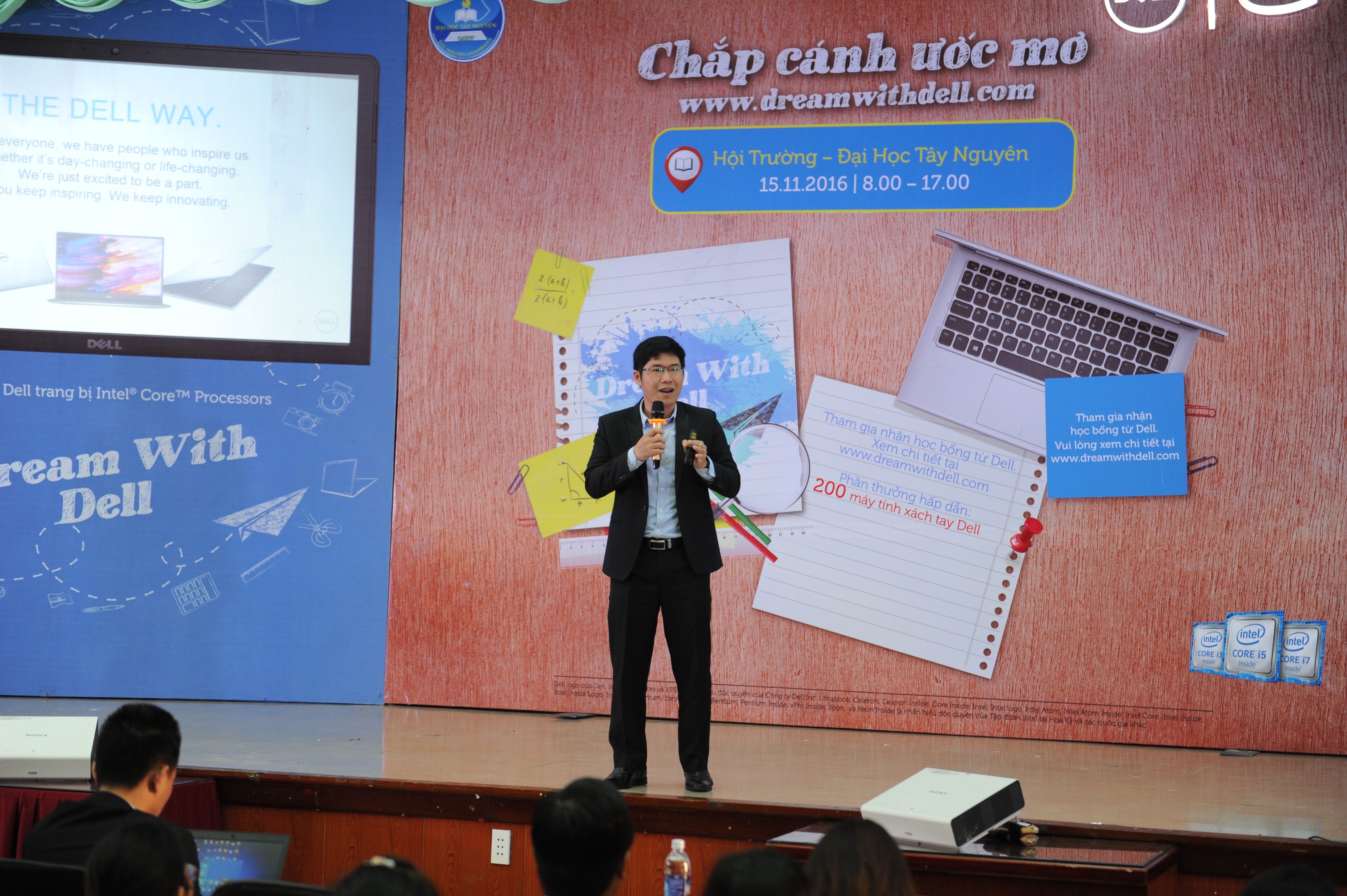 Dell trao tặng 125 laptop cho sinh viên toàn quốc trong chiến dịch Dream With Dell