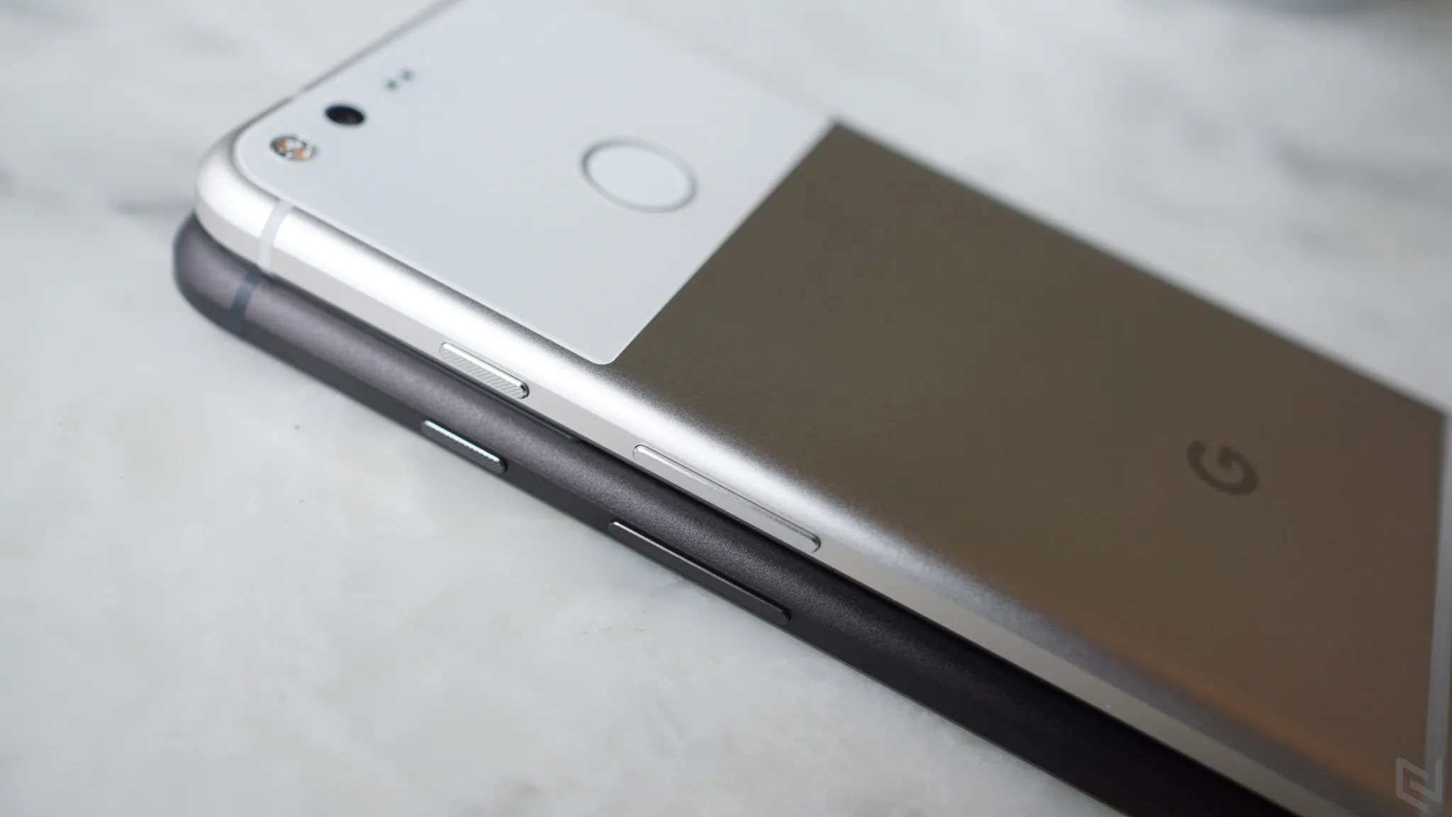 Trên tay Google Pixel XL và so sánh với Pixel