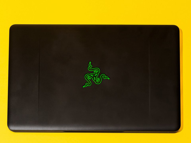 the-razer-blade-stealth-brings-fun-and-power-at-a-competitive-price-1482679403312