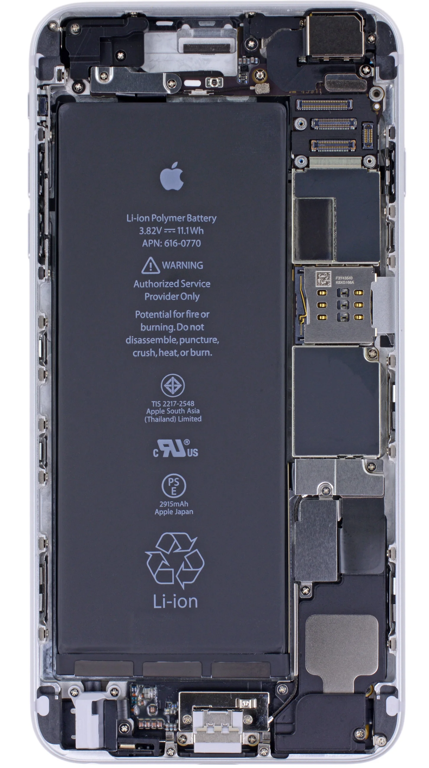 iPhone 11 Pro Max bị bắn xuyên thủng một lỗ nhưng vẫn hoạt động bình thường