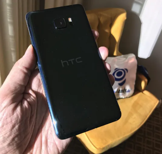 Rò rỉ hình ảnh và thông số HTC U Ultra và HTC U Play