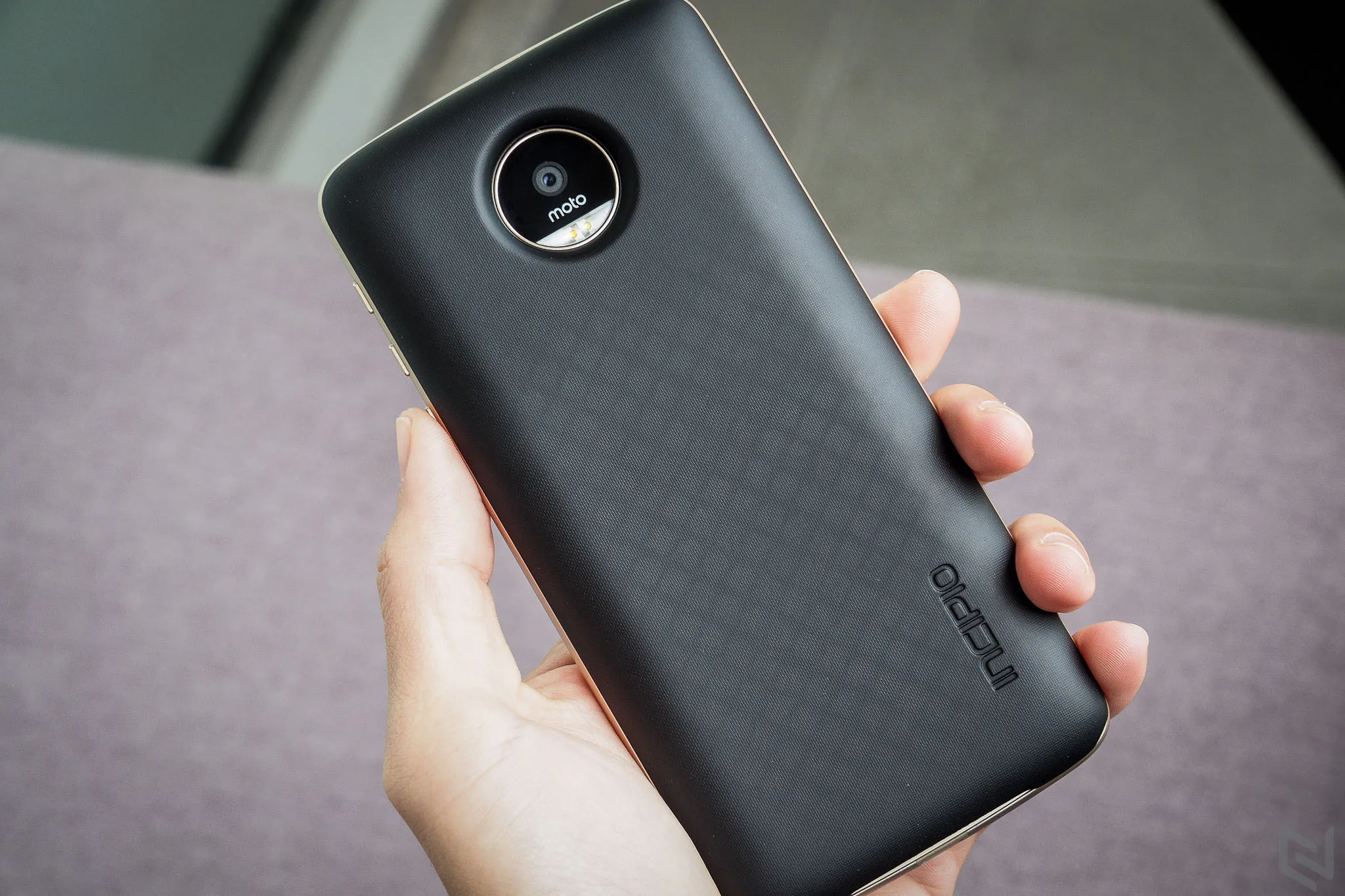Thử nghiệm mod Power Bank cho Moto Z: thiết kế ổn, đề cao tính tiện lợi