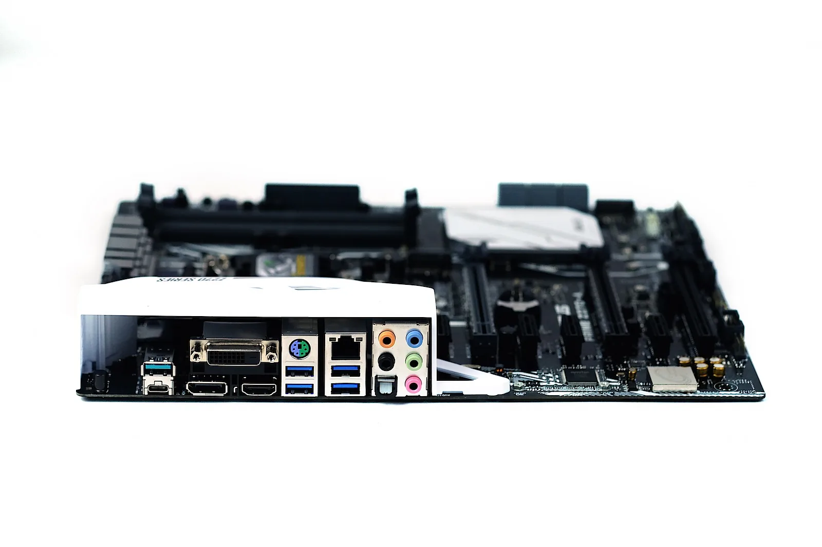 Asus ROG trình làng dòng bo mạch chủ Maximus IX và Strix Z720