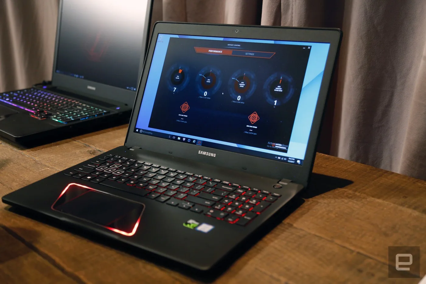 Samsung giới thiệu laptop chơi game Odyssey: Core i7, RAM 32GB, GTX 1050