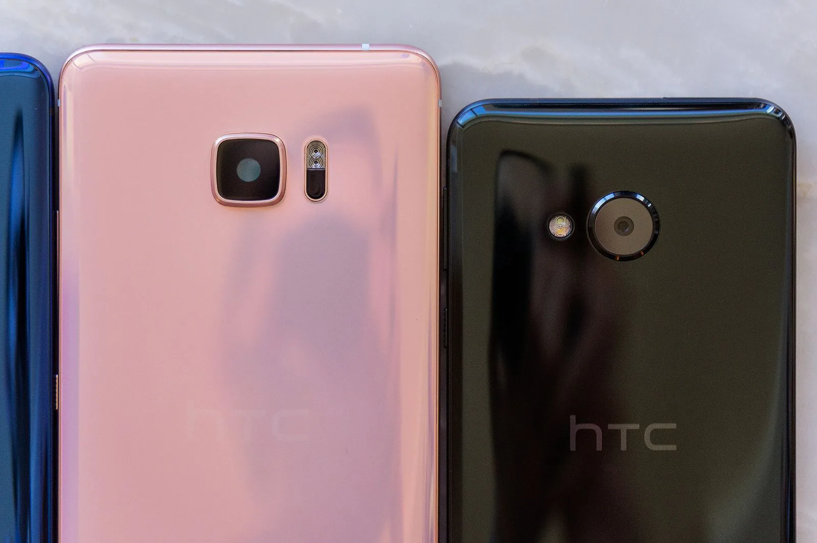 HTC chính thức ra mắt U Ultra và U Play với thiết kế mới, có màn hình phụ, bỏ jack cắm tai nghe