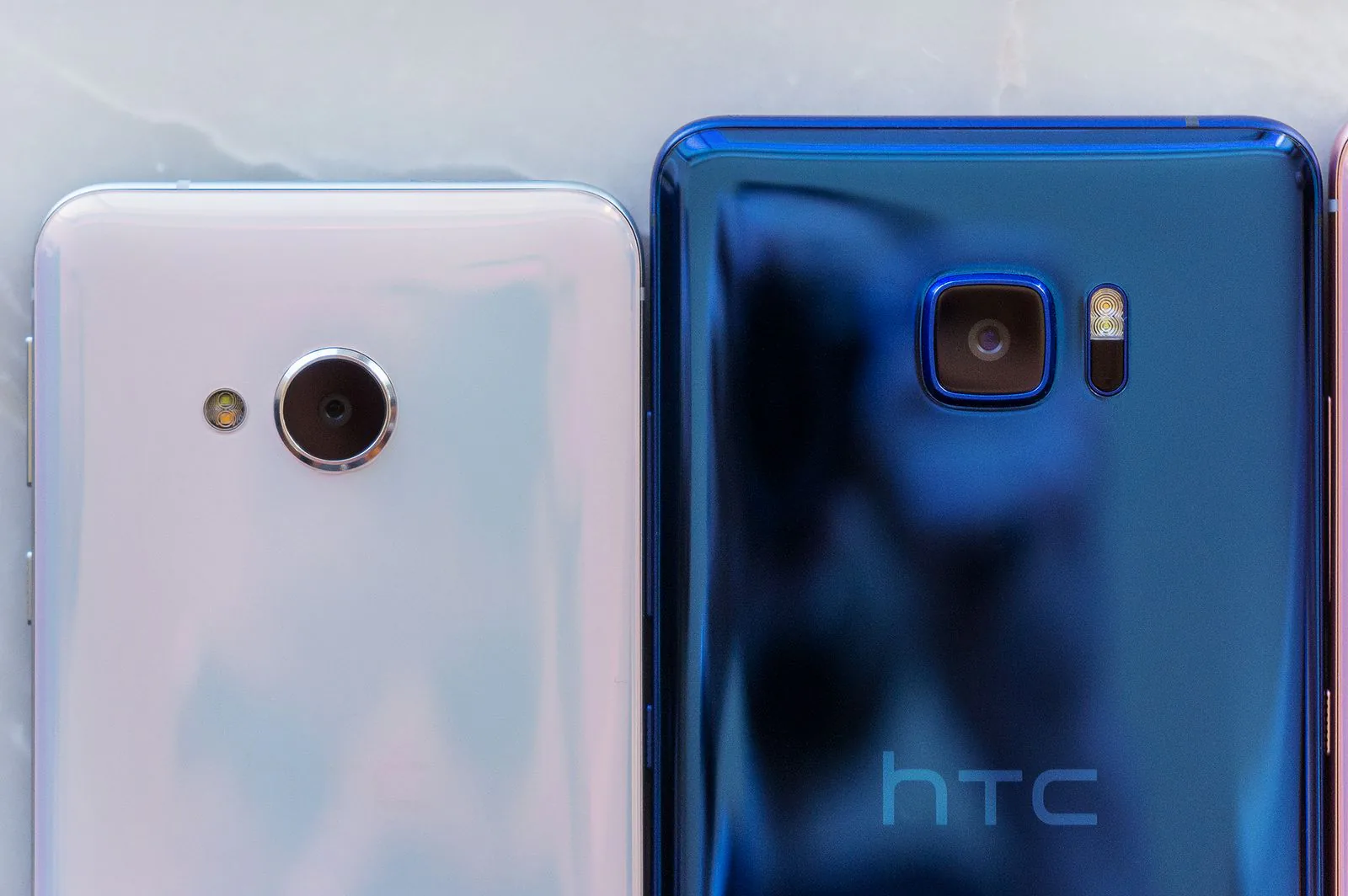 HTC chính thức ra mắt U Ultra và U Play với thiết kế mới, có màn hình phụ, bỏ jack cắm tai nghe