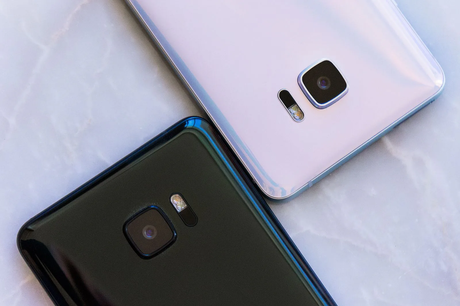 HTC chính thức ra mắt U Ultra và U Play với thiết kế mới, có màn hình phụ, bỏ jack cắm tai nghe