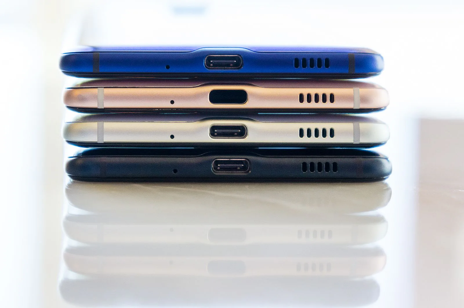 HTC chính thức ra mắt U Ultra và U Play với thiết kế mới, có màn hình phụ, bỏ jack cắm tai nghe
